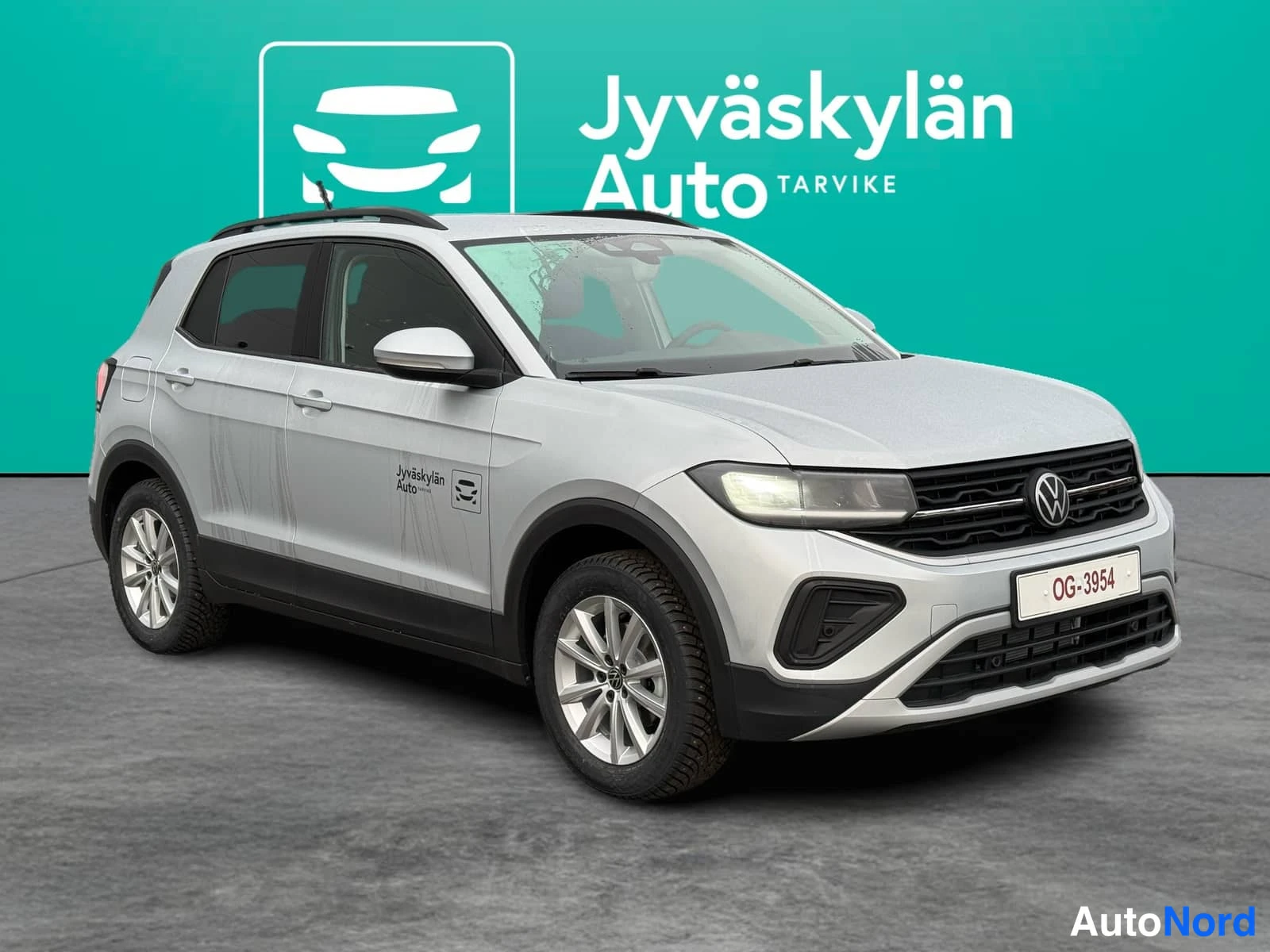 Harmaa Volkswagen T-Cross 2026, etuviisto, keula oikealle, kuva 2