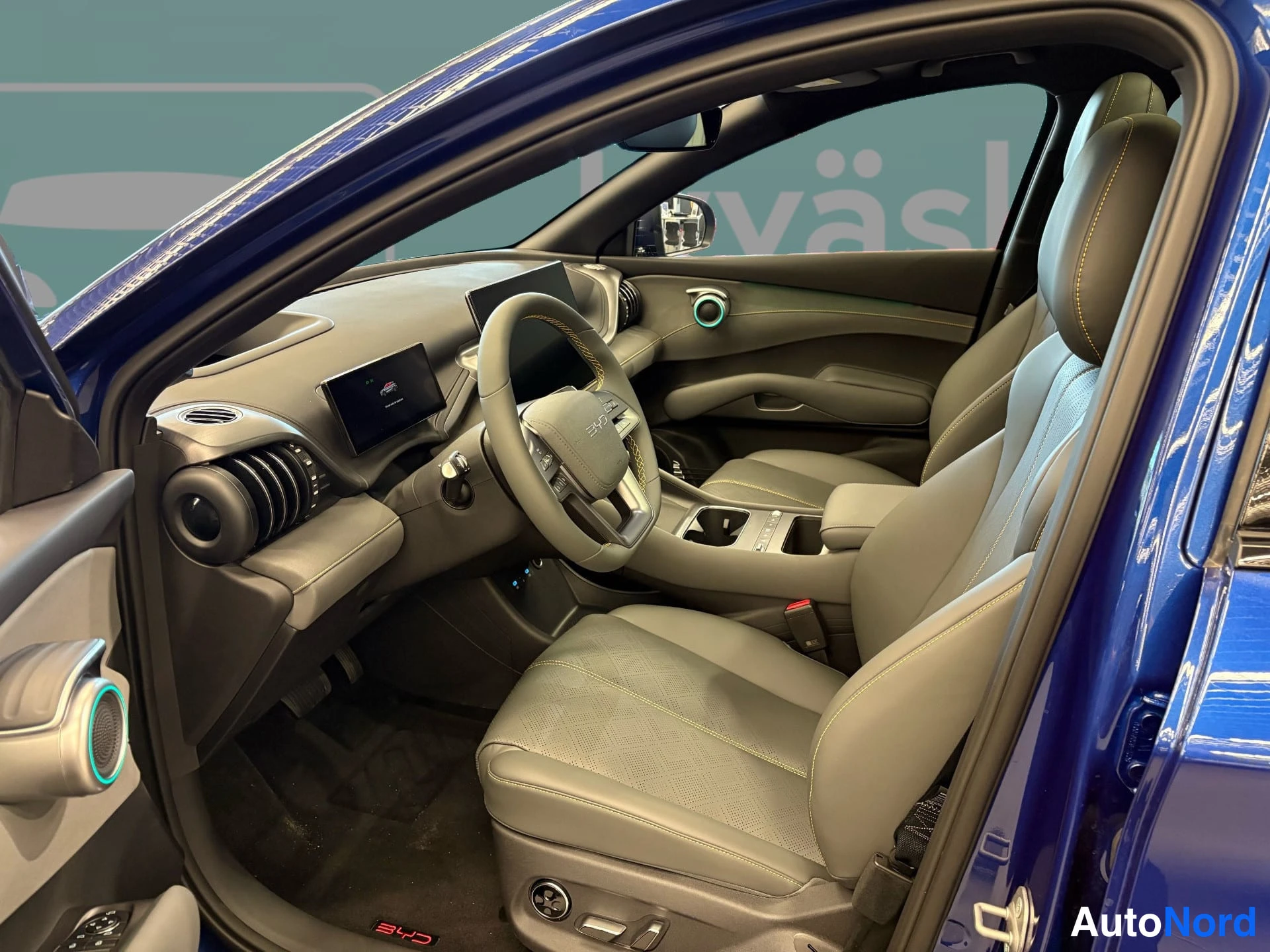 Sininen BYD Atto 3 2026, ohjaamo, kuva 6
