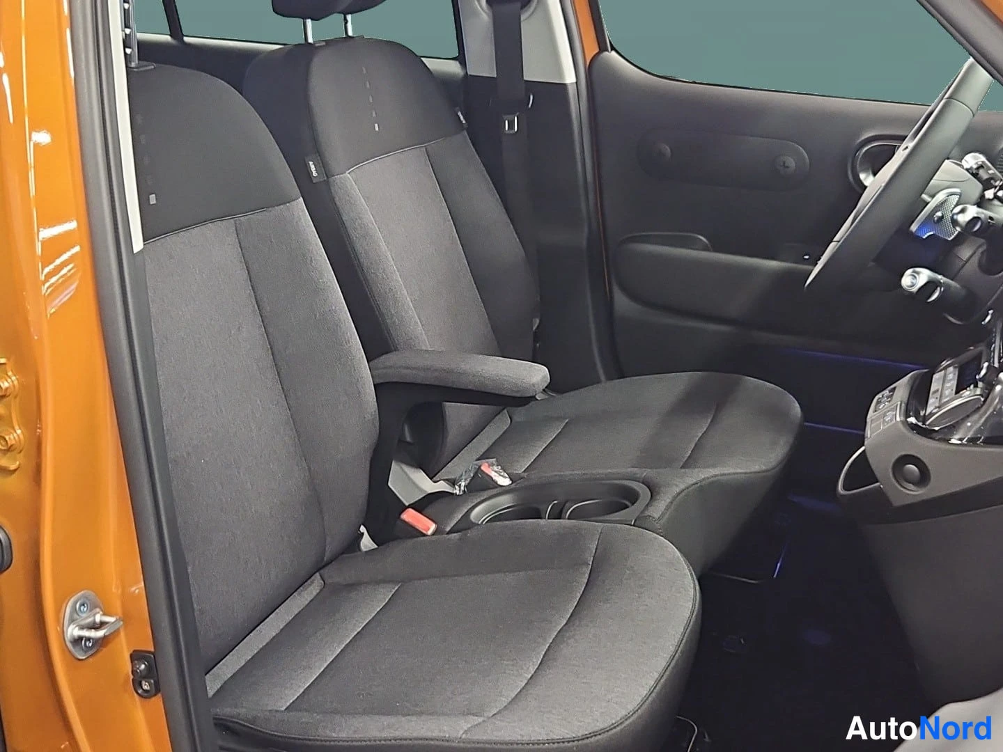 Oranssi Hyundai Inster 2026, etuistuimet, kuva 16
