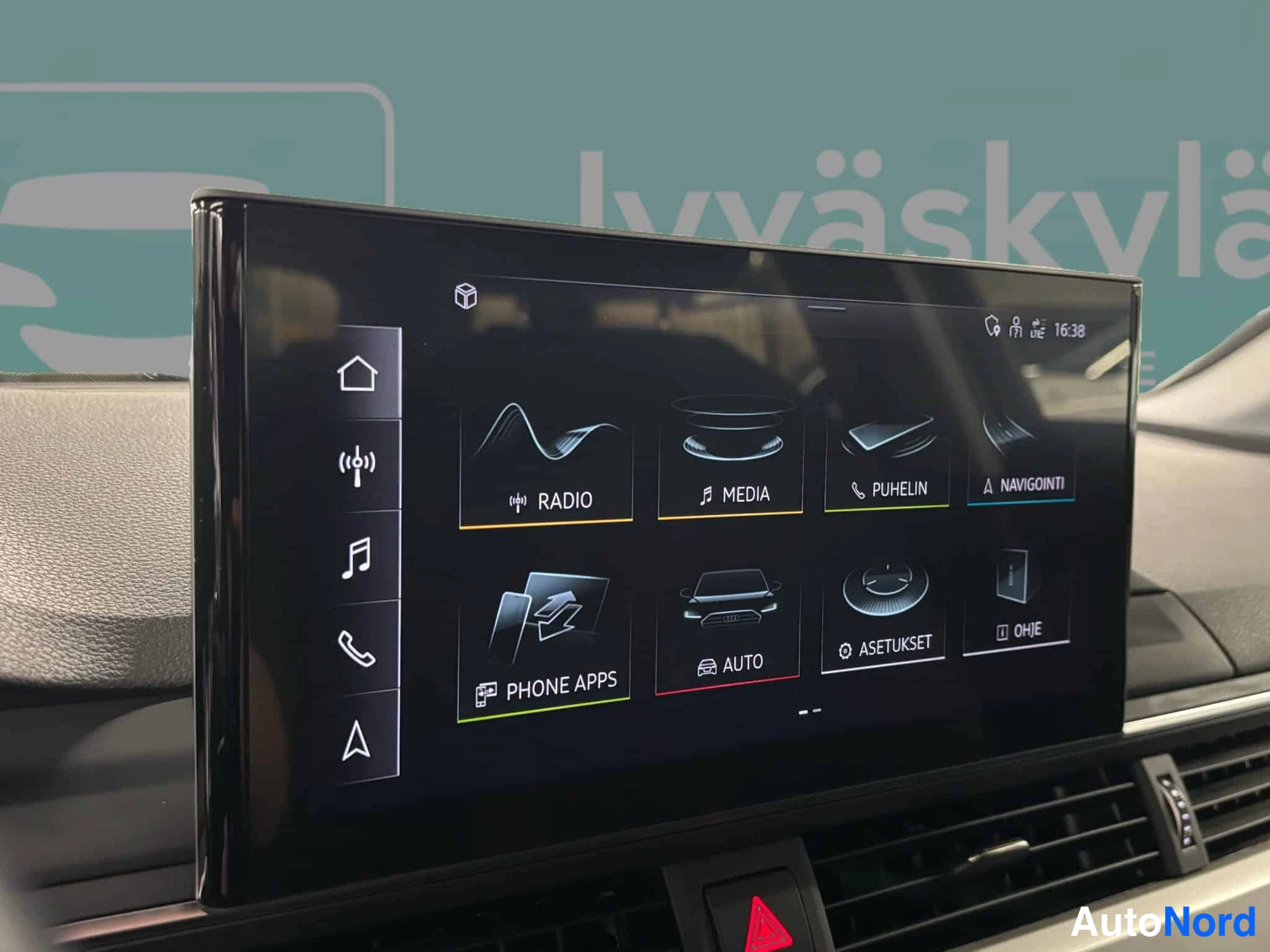 Musta Audi A4 2020, yksityiskohta, kuva 37