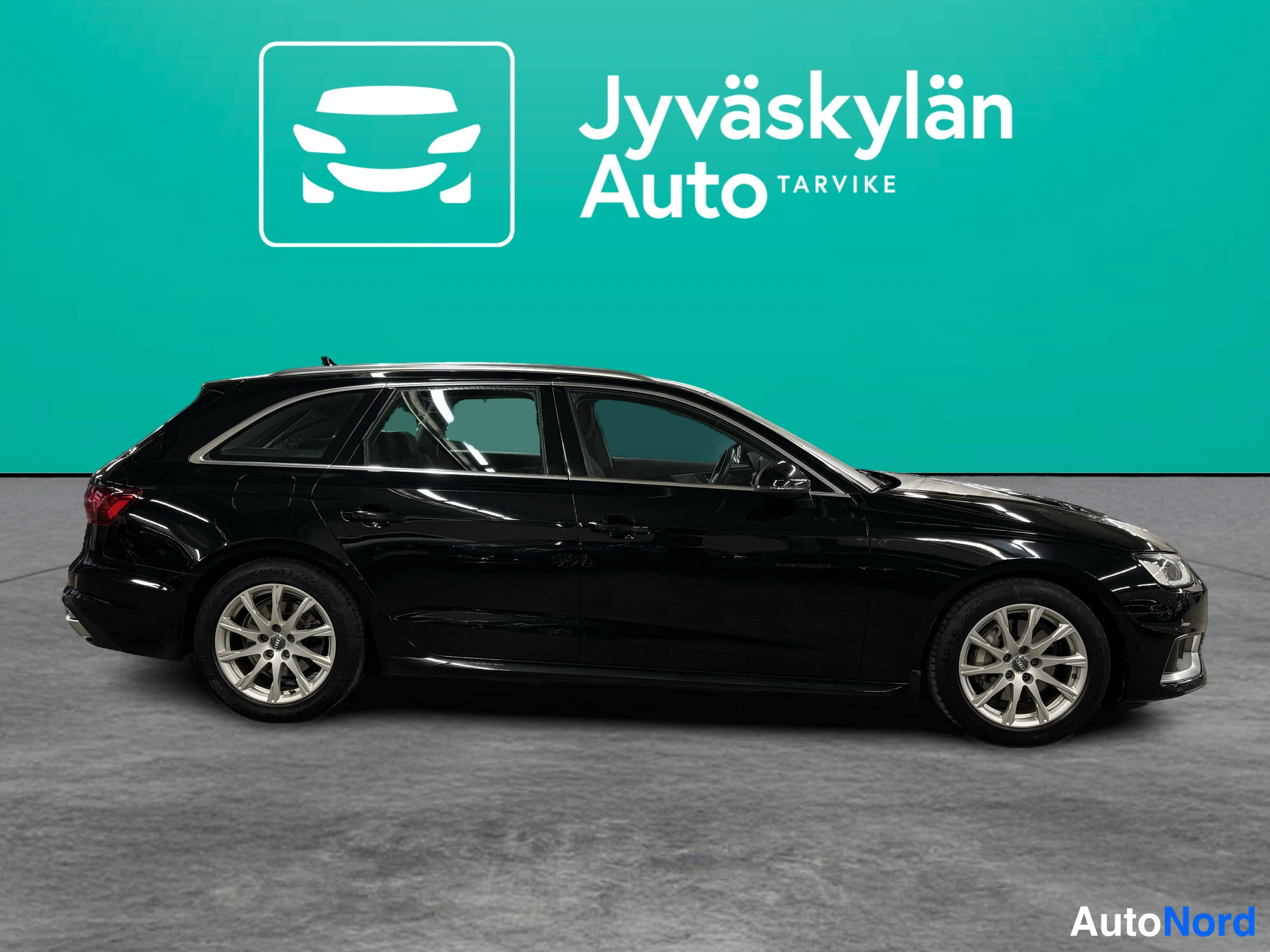 Musta Audi A4 2020, etuviisto, keula oikealle, kuva 6