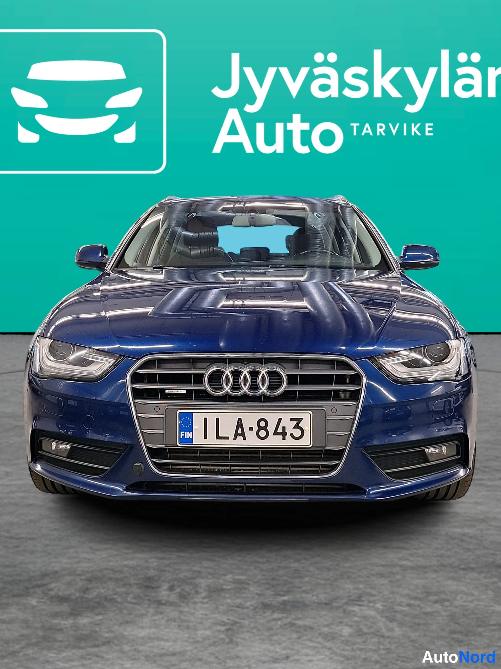 Sininen Audi A4 2013, edestä, kuva 10