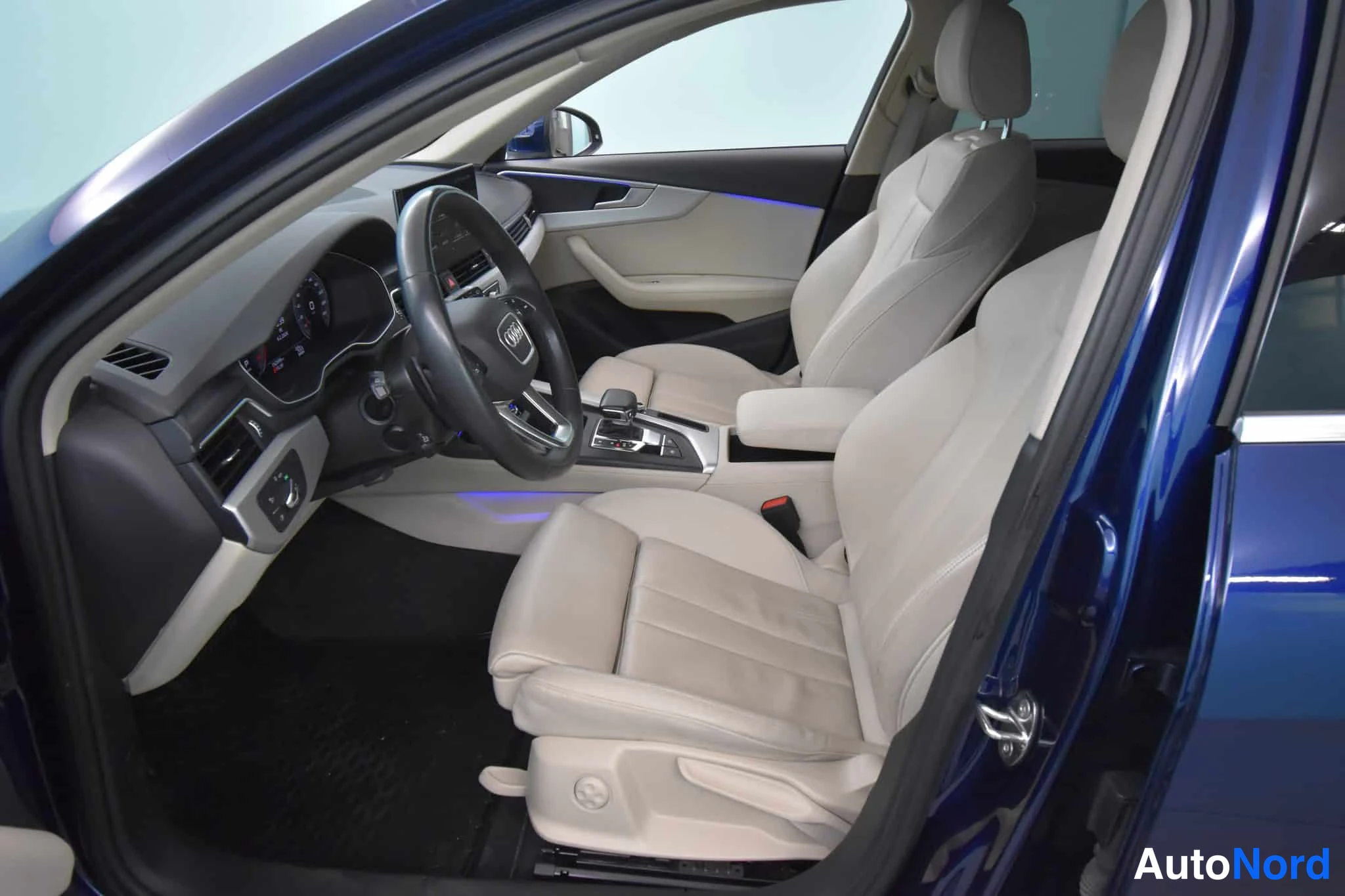 Sininen Audi A4 allroad quattro 2021, etuistuimet, kuva 28