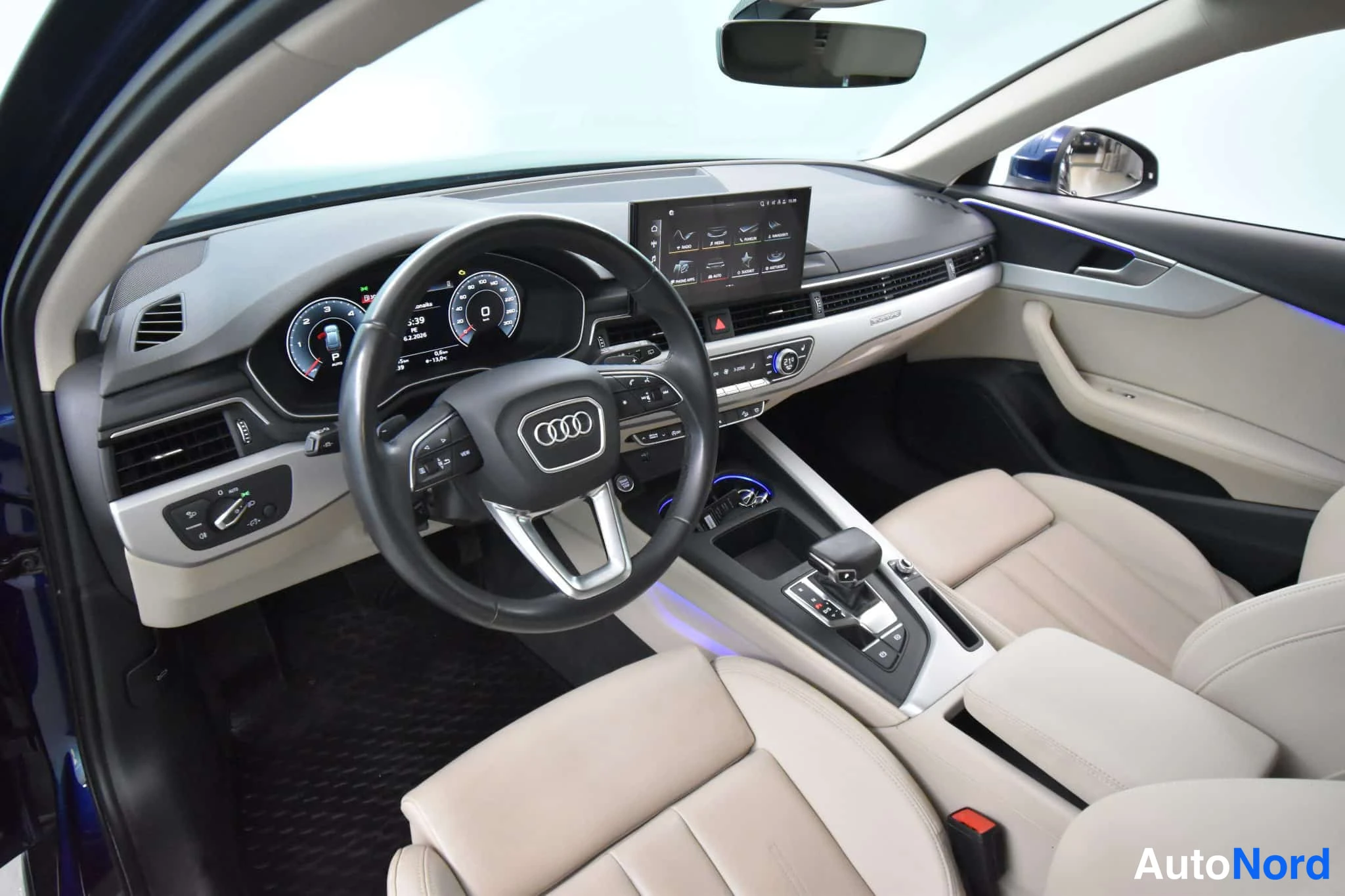 Sininen Audi A4 allroad quattro 2021, ohjaamo, kuva 24