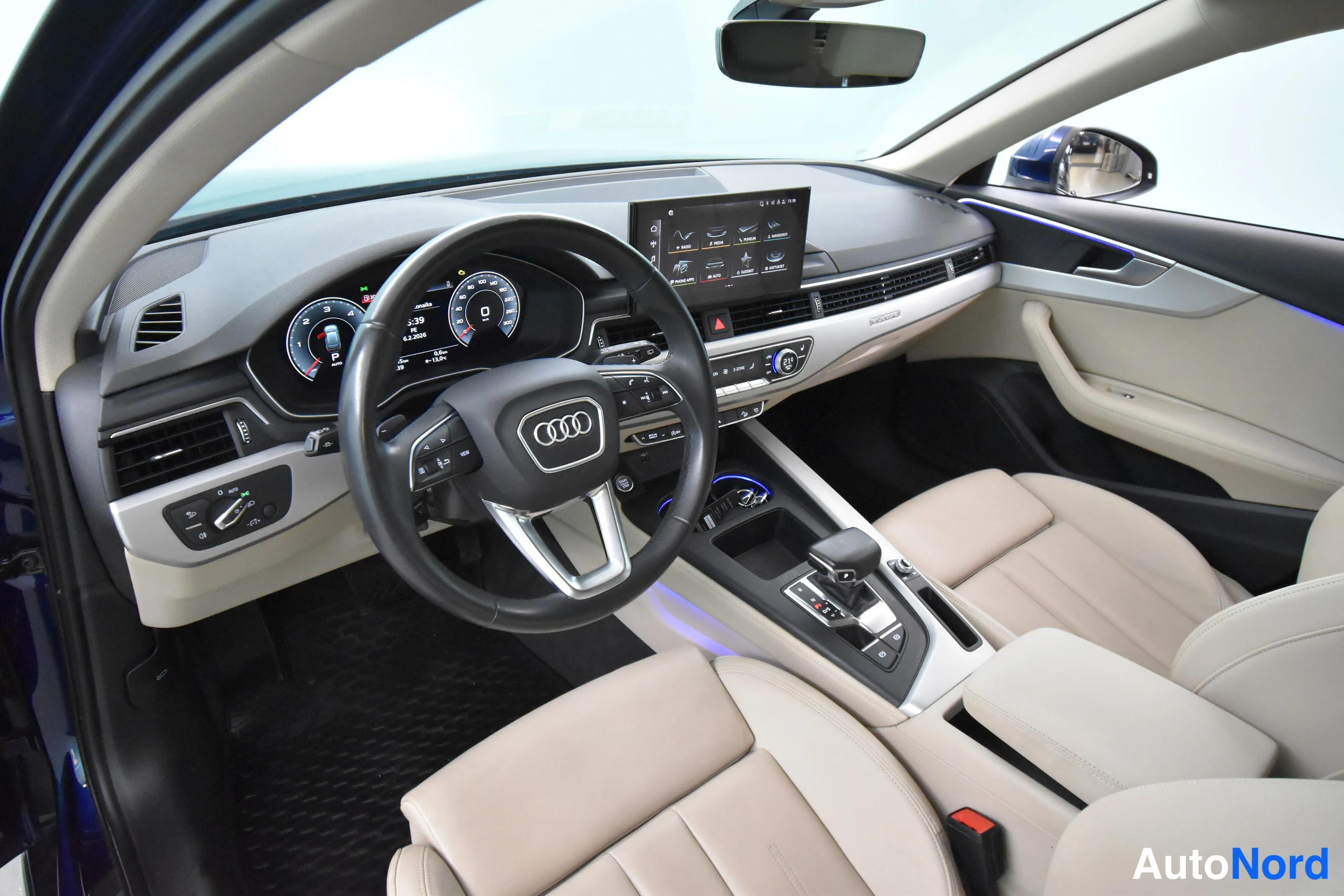 Sininen Audi A4 allroad quattro 2021, ohjaamo, kuva 25