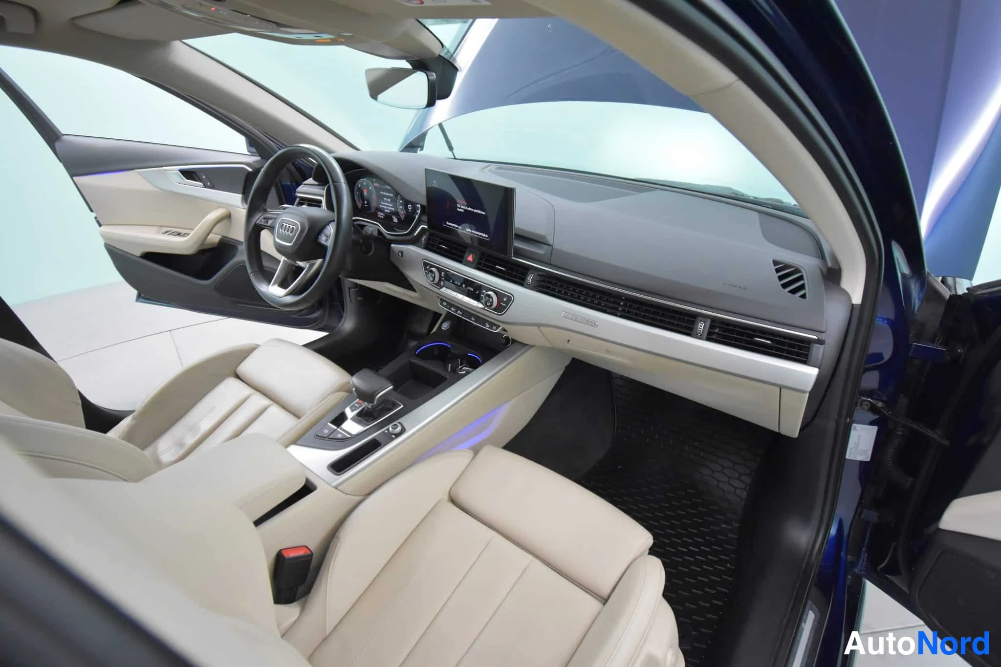 Sininen Audi A4 allroad quattro 2021, ohjaamo, kuva 26