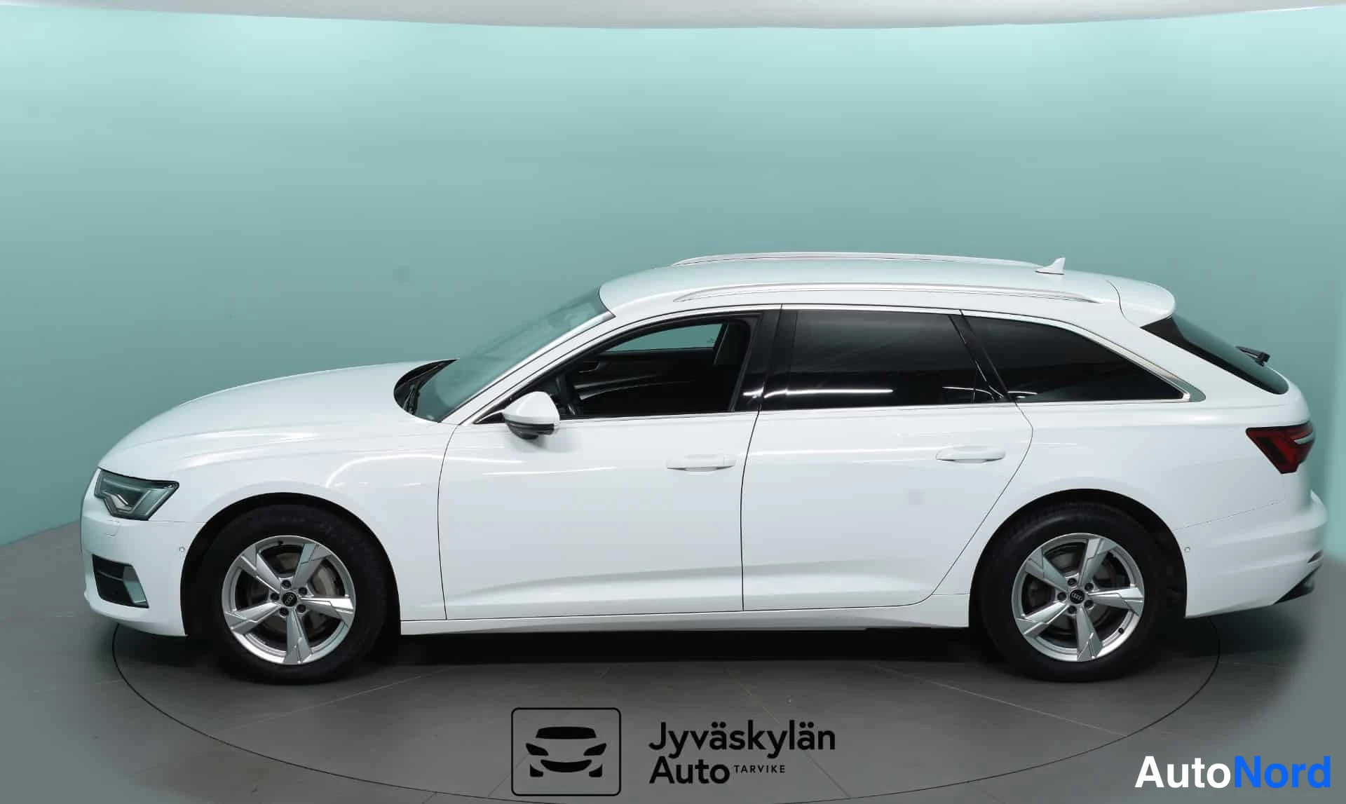 Valkoinen Audi A6 2021, sivulta, kuva 5