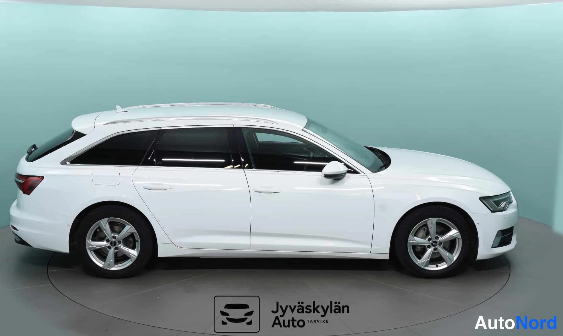 Valkoinen Audi A6 2021, sivulta, kuva 6