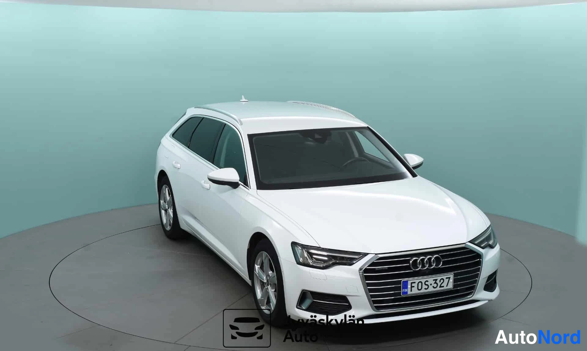 Valkoinen Audi A6 2021, etuviisto, keula oikealle, kuva 2