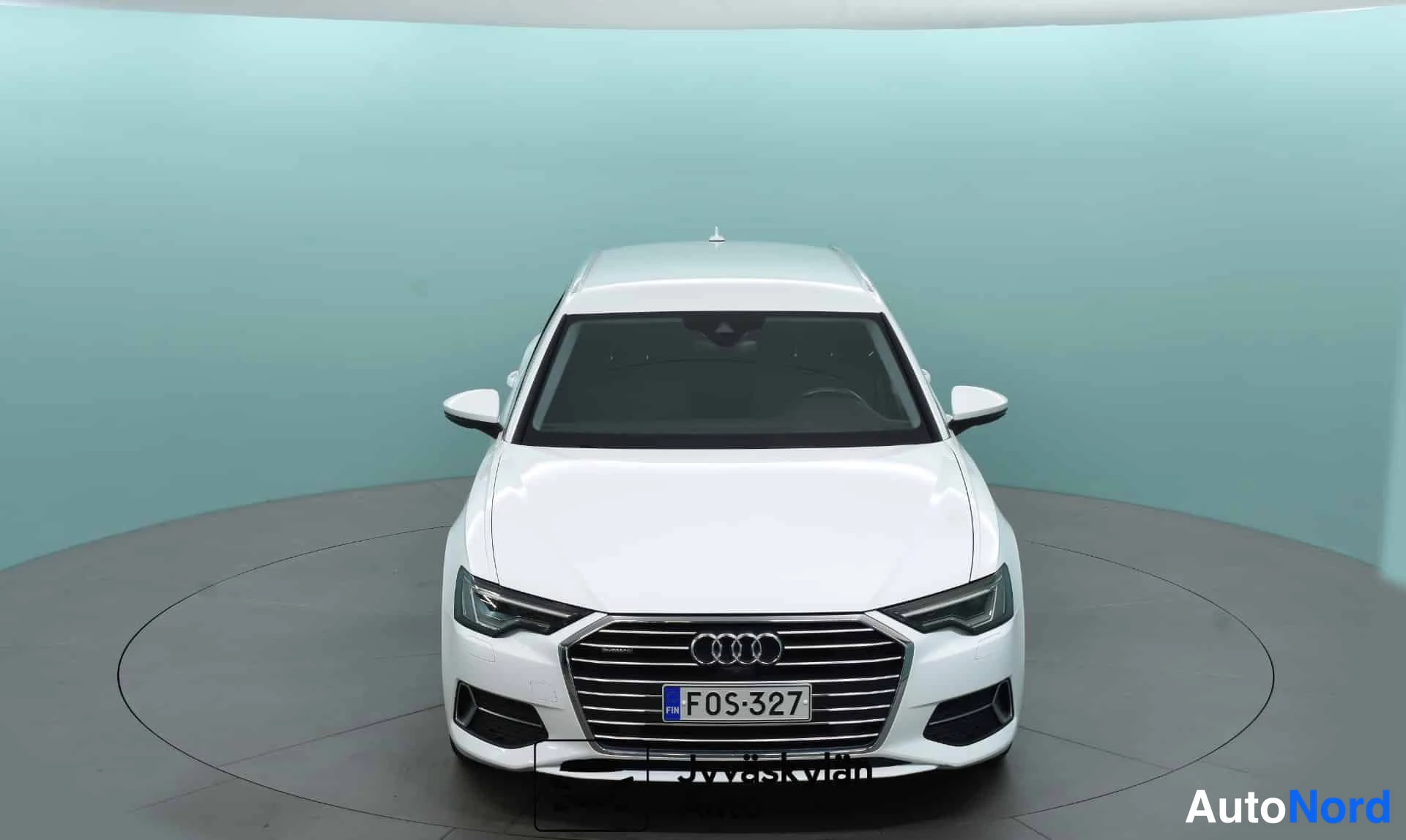 Valkoinen Audi A6 2021, edestä, kuva 4
