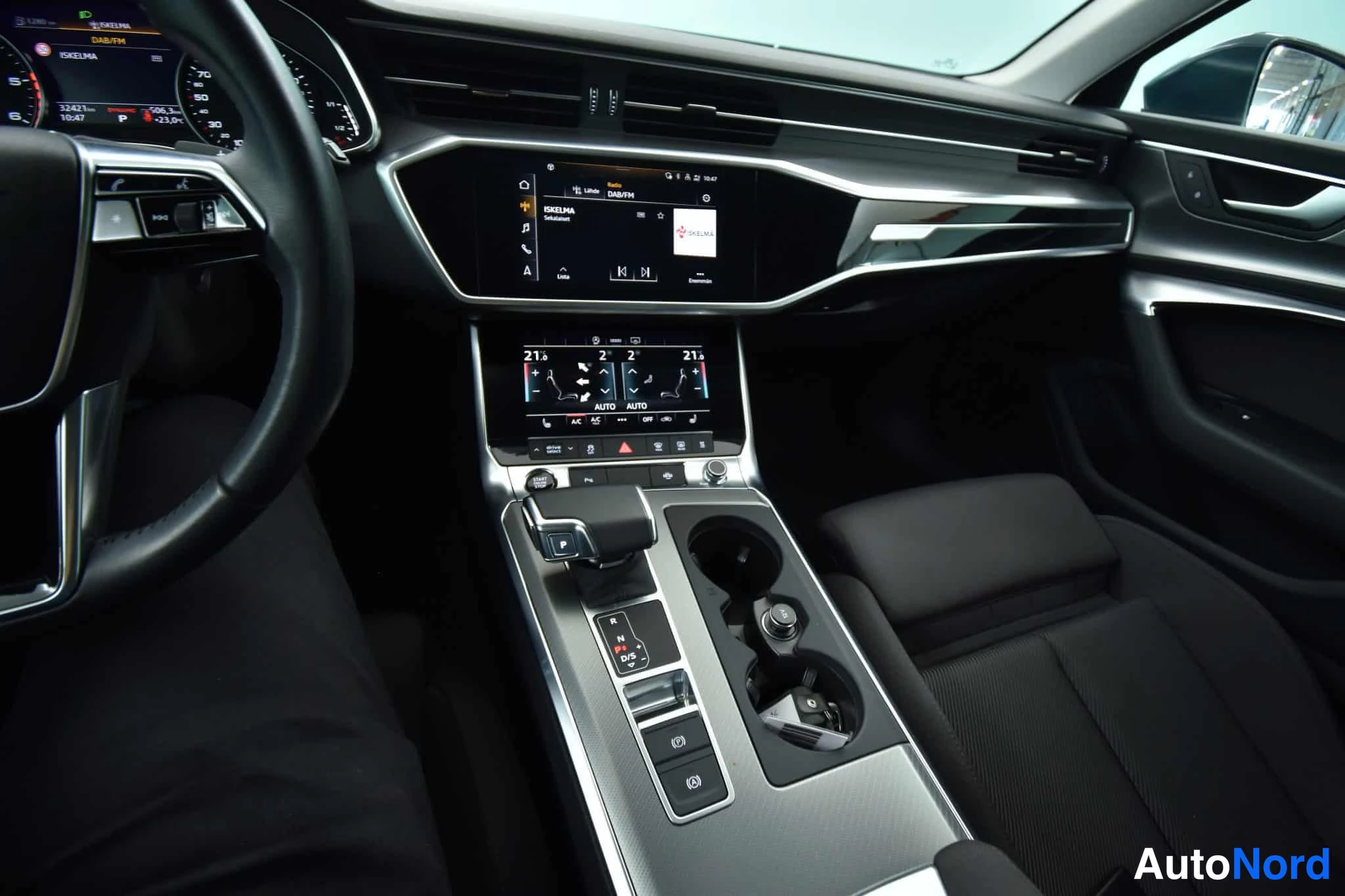 Vihreä Audi A6 2020, ohjaamo, kuva 10