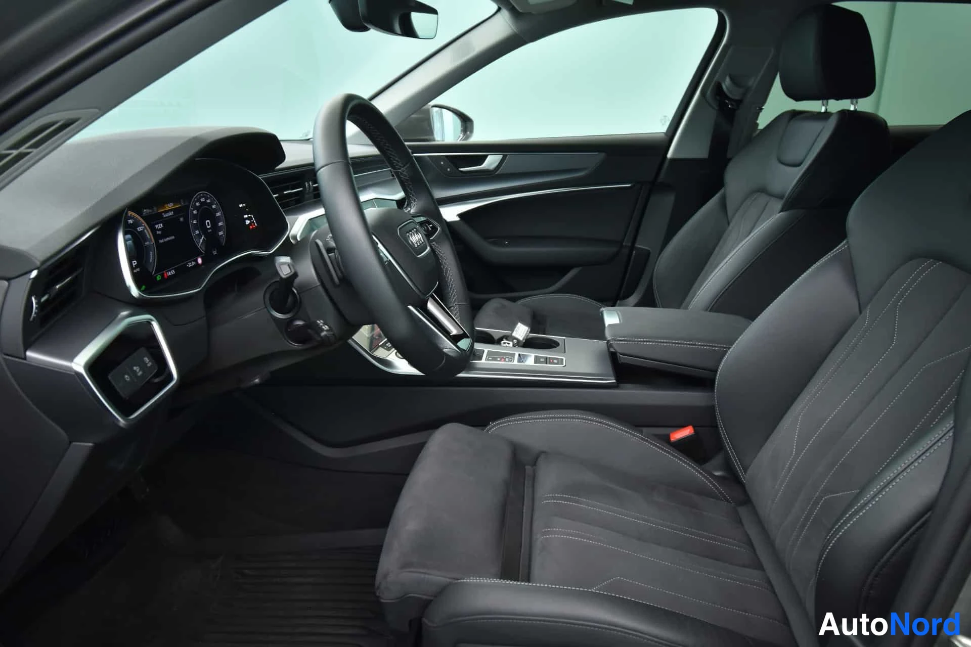 Harmaa Audi A6 2024, ohjaamo, kuva 13