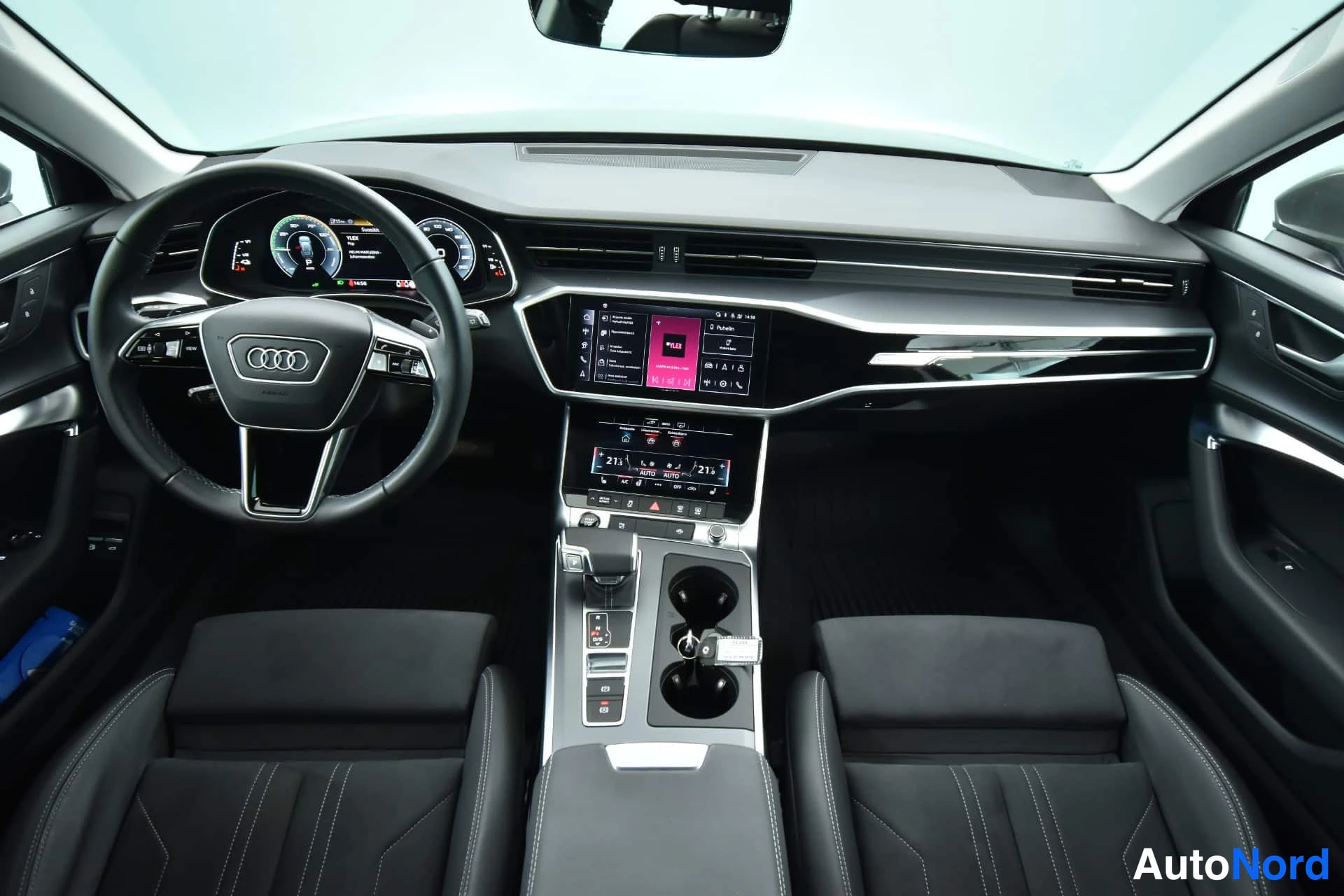 Harmaa Audi A6 2024, ohjaamo, kuva 16