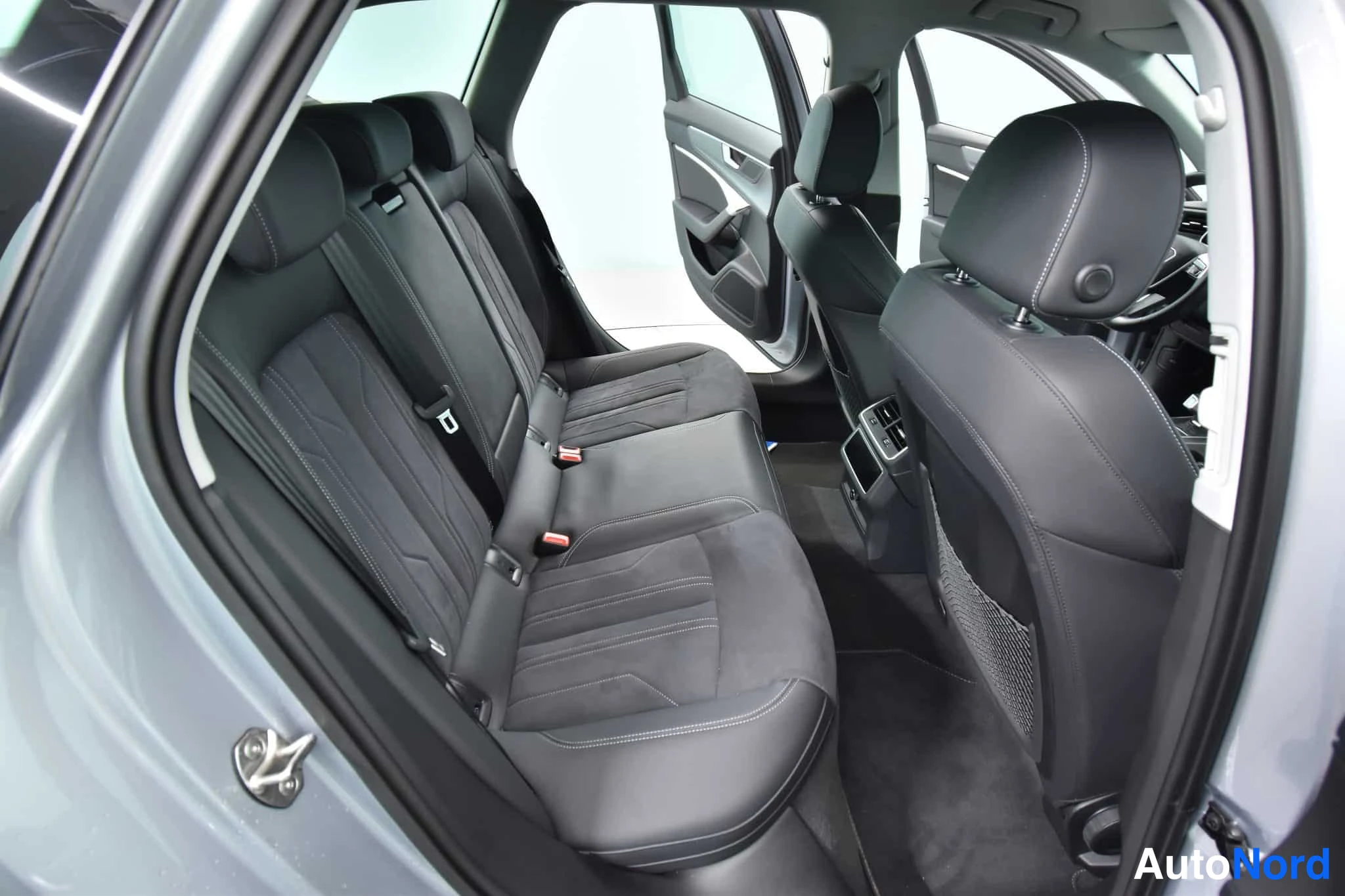 Hopea Audi A6 Avant 2024, takaistuimet, kuva 27