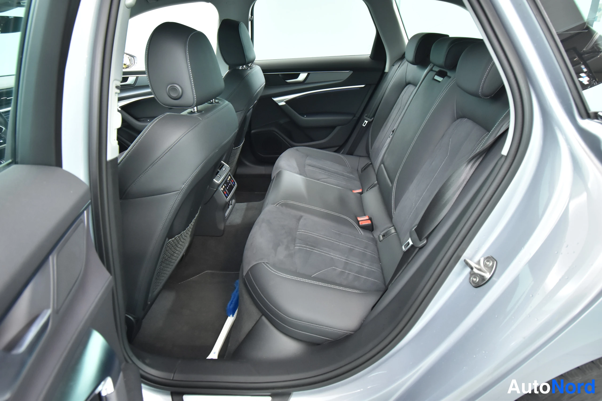 Hopea Audi A6 Avant 2024, takaistuimet, kuva 30
