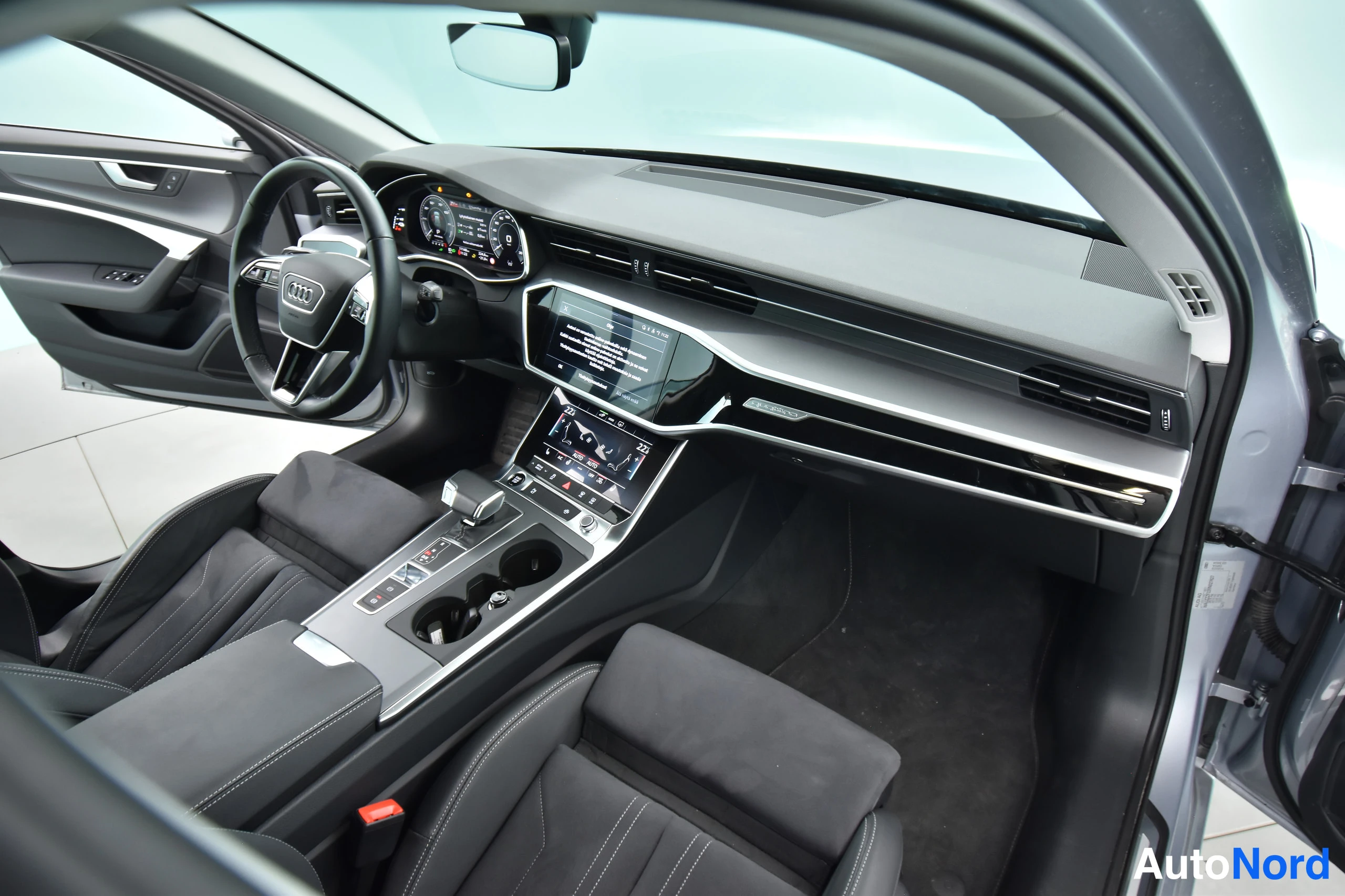 Hopea Audi A6 Avant 2024, ohjaamo, kuva 21