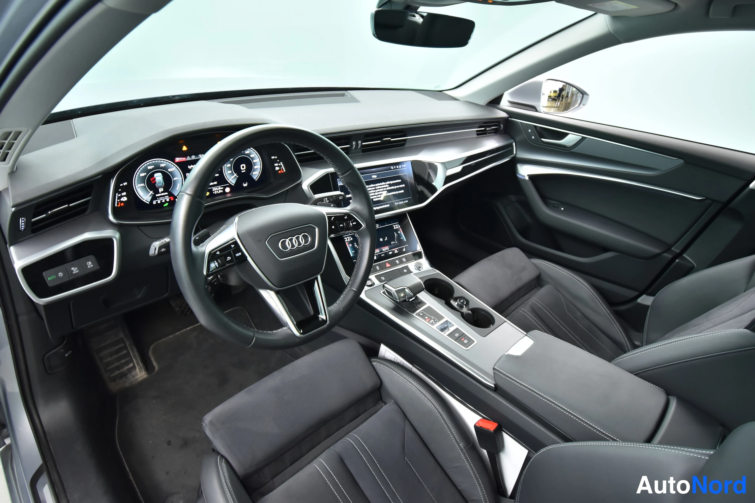 Hopea Audi A6 Avant 2024, ohjaamo, kuva 23