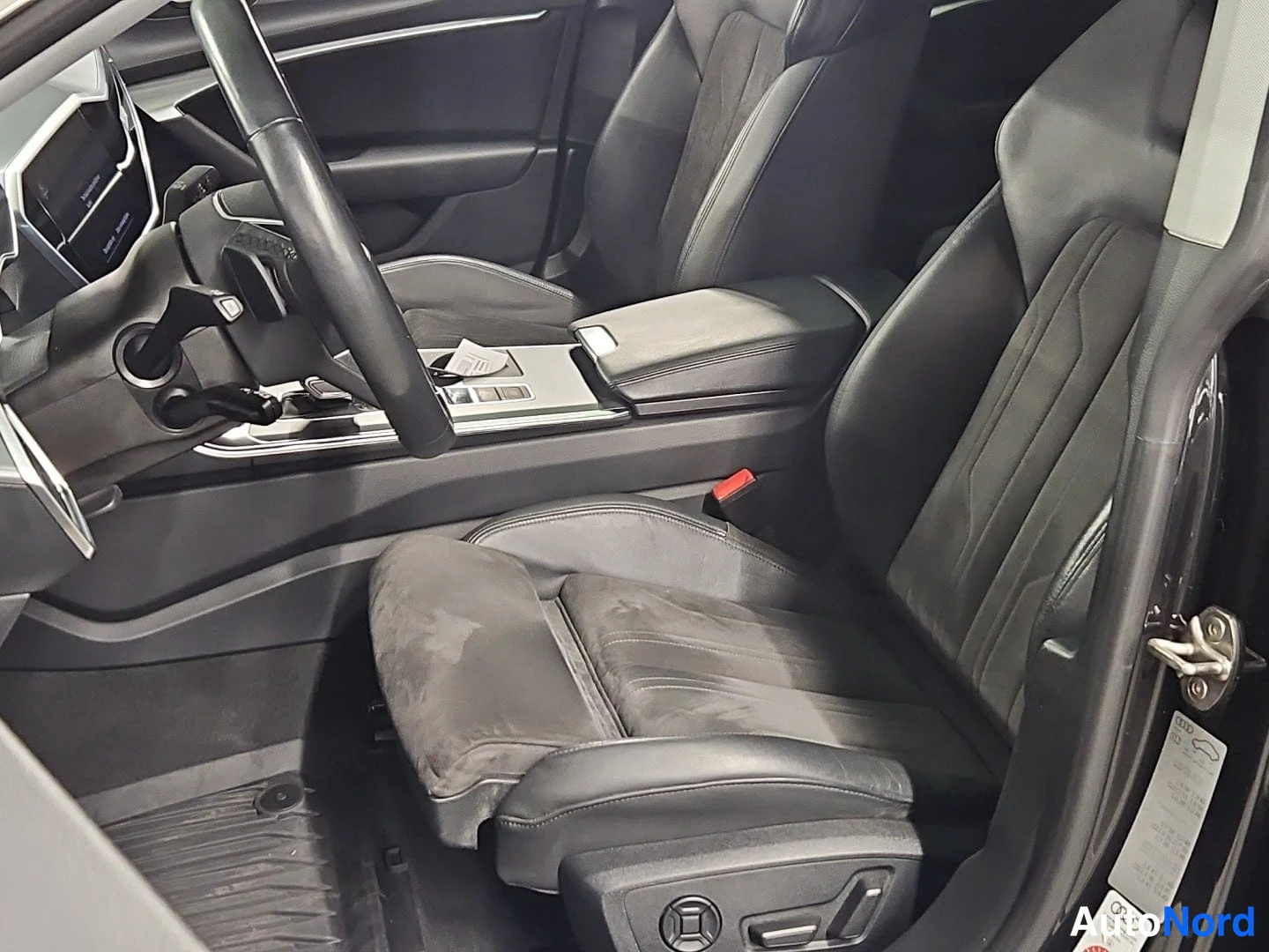 Harmaa Audi A7 2021, etuistuimet, kuva 17