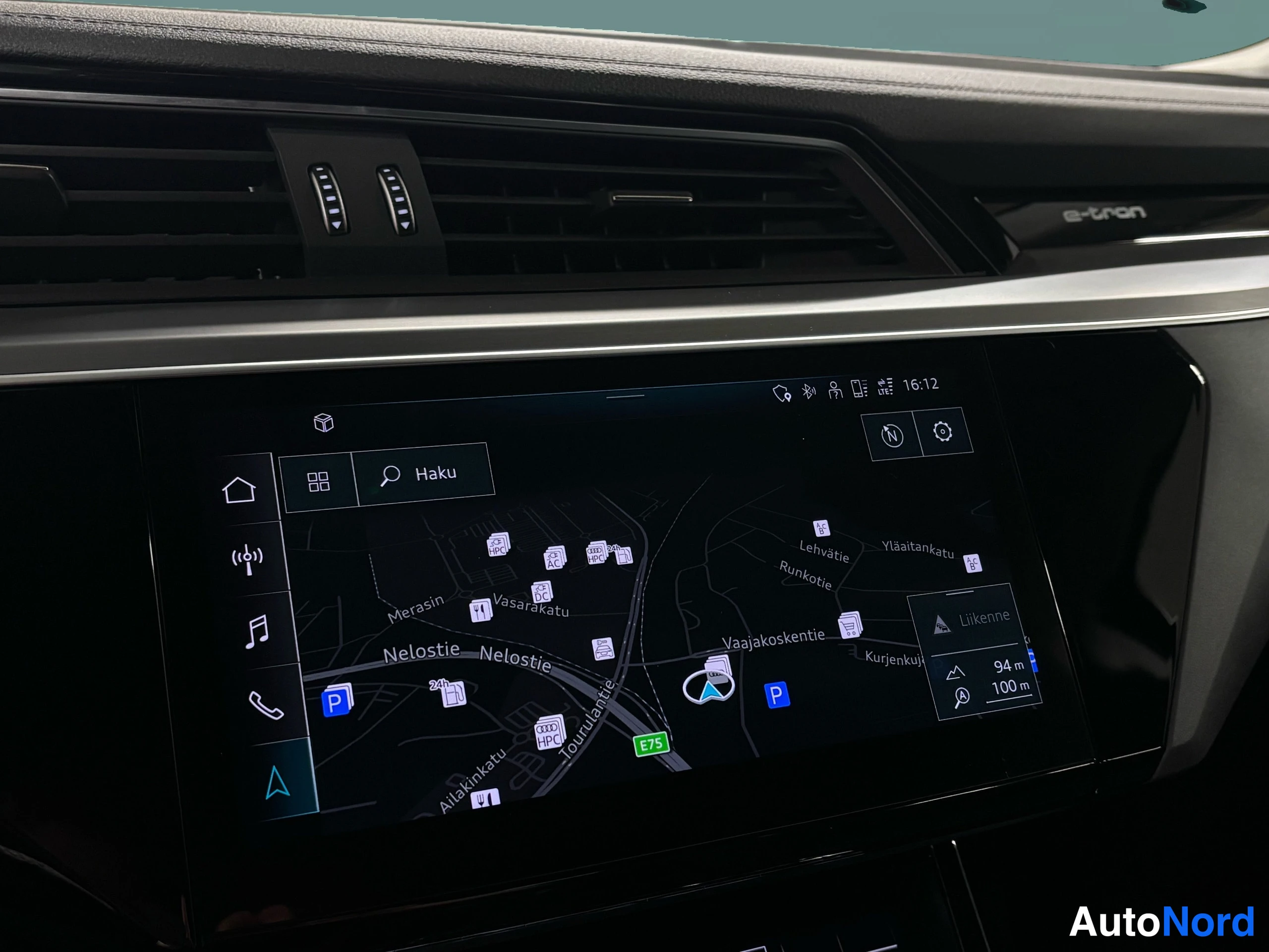 Valkoinen Audi e-tron 2022, yksityiskohta, kuva 32