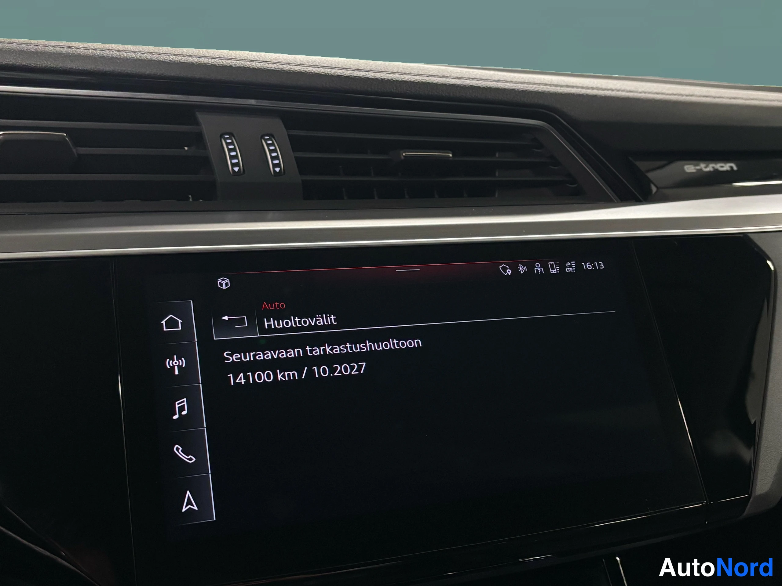 Valkoinen Audi e-tron 2022, yksityiskohta, kuva 38