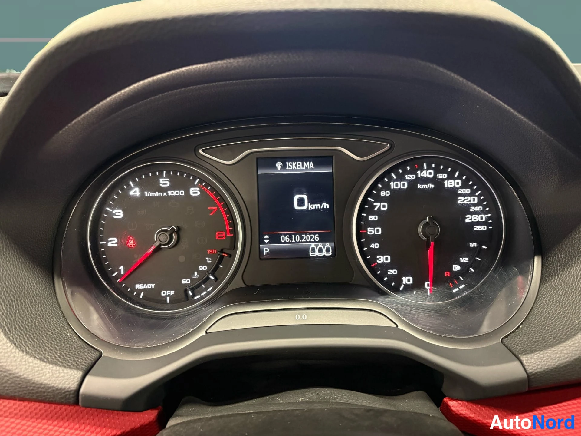 Red Audi Q2 2018, detail, photo 14