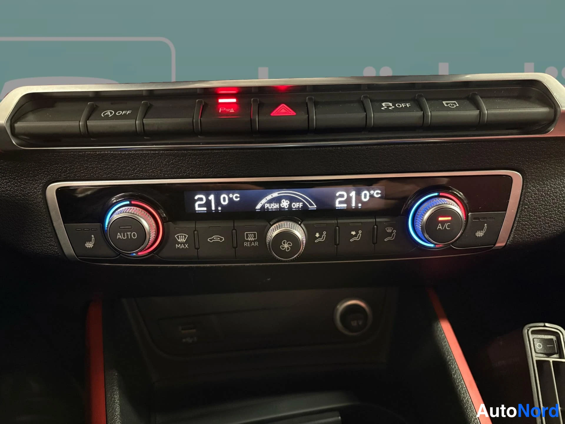 Red Audi Q2 2018, detail, photo 19