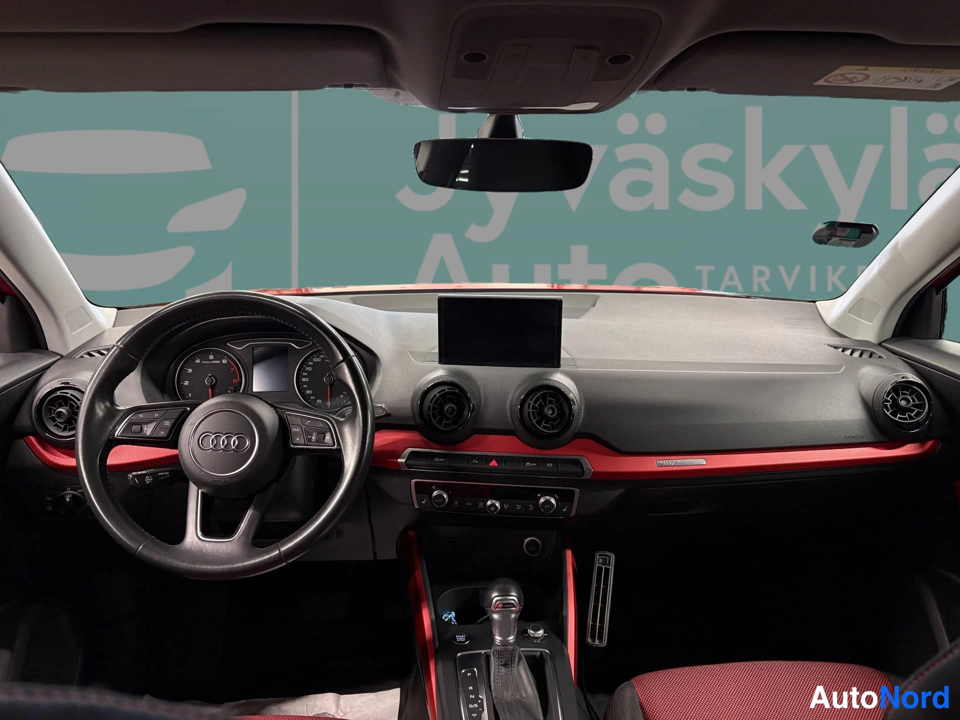 Red Audi Q2 2018, cockpit, photo 7