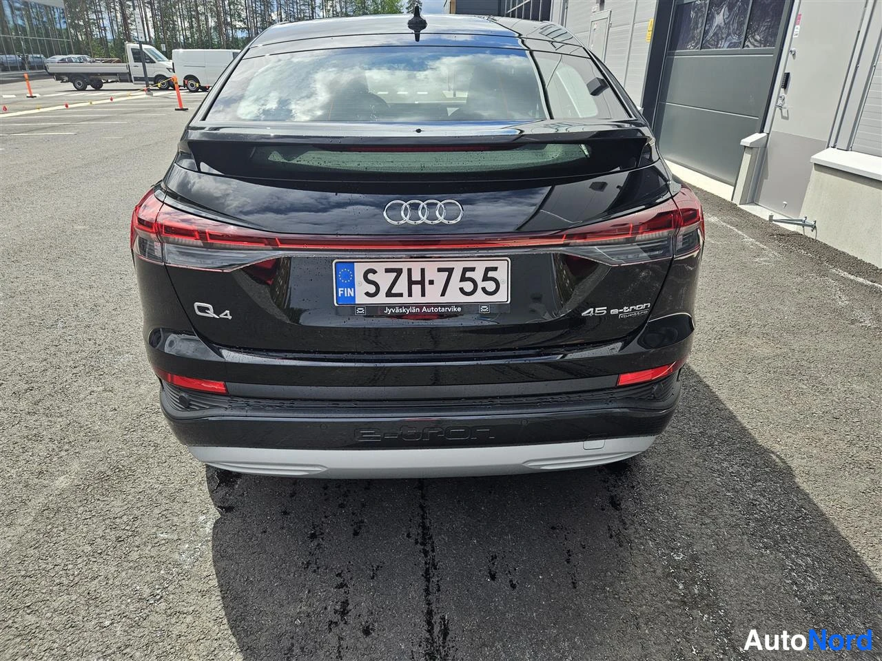 Musta Audi Q4 e-tron 2025, takaa, kuva 7