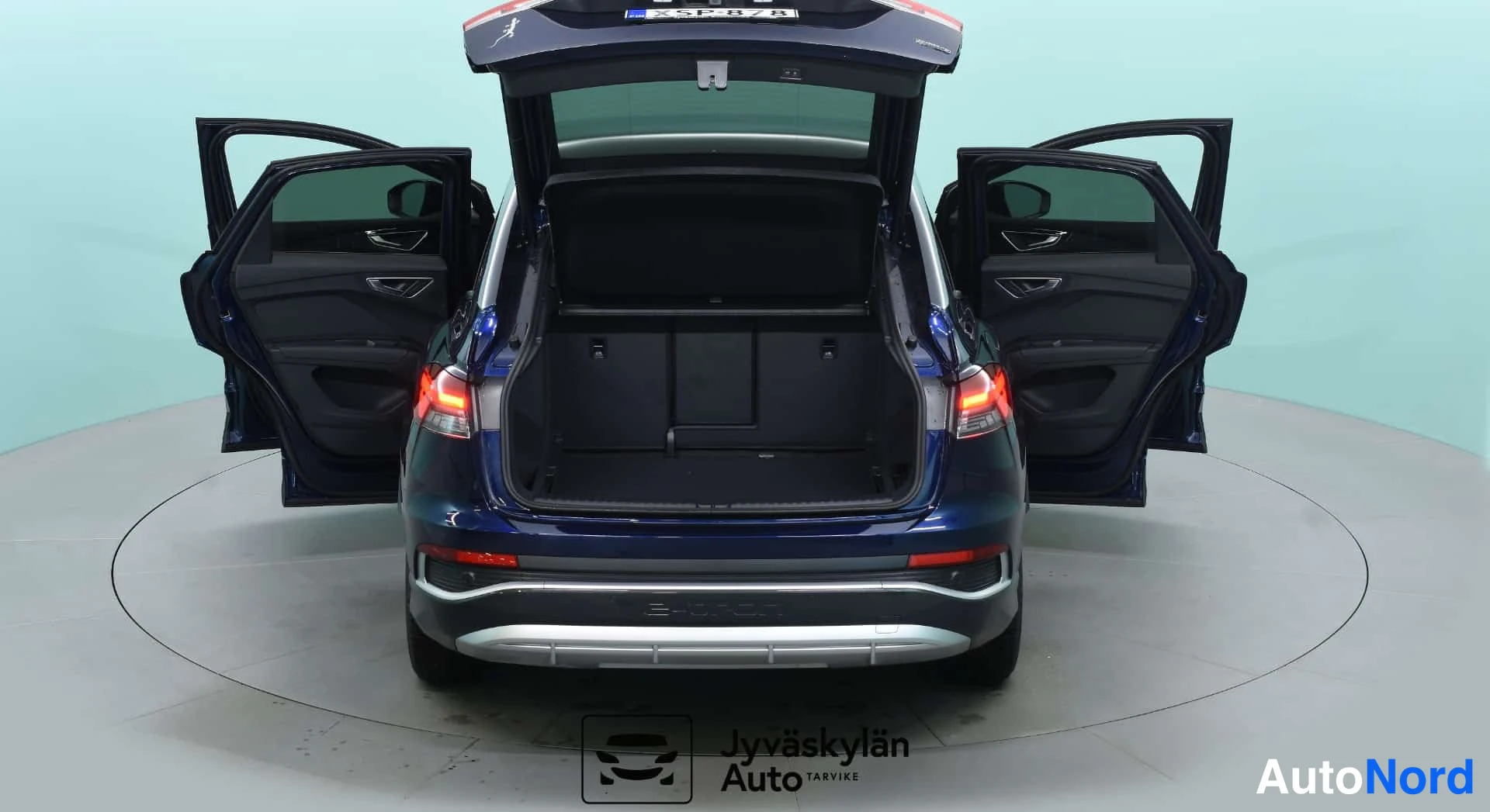 Sininen Audi Q4 e-tron 2024, takaa, kuva 11
