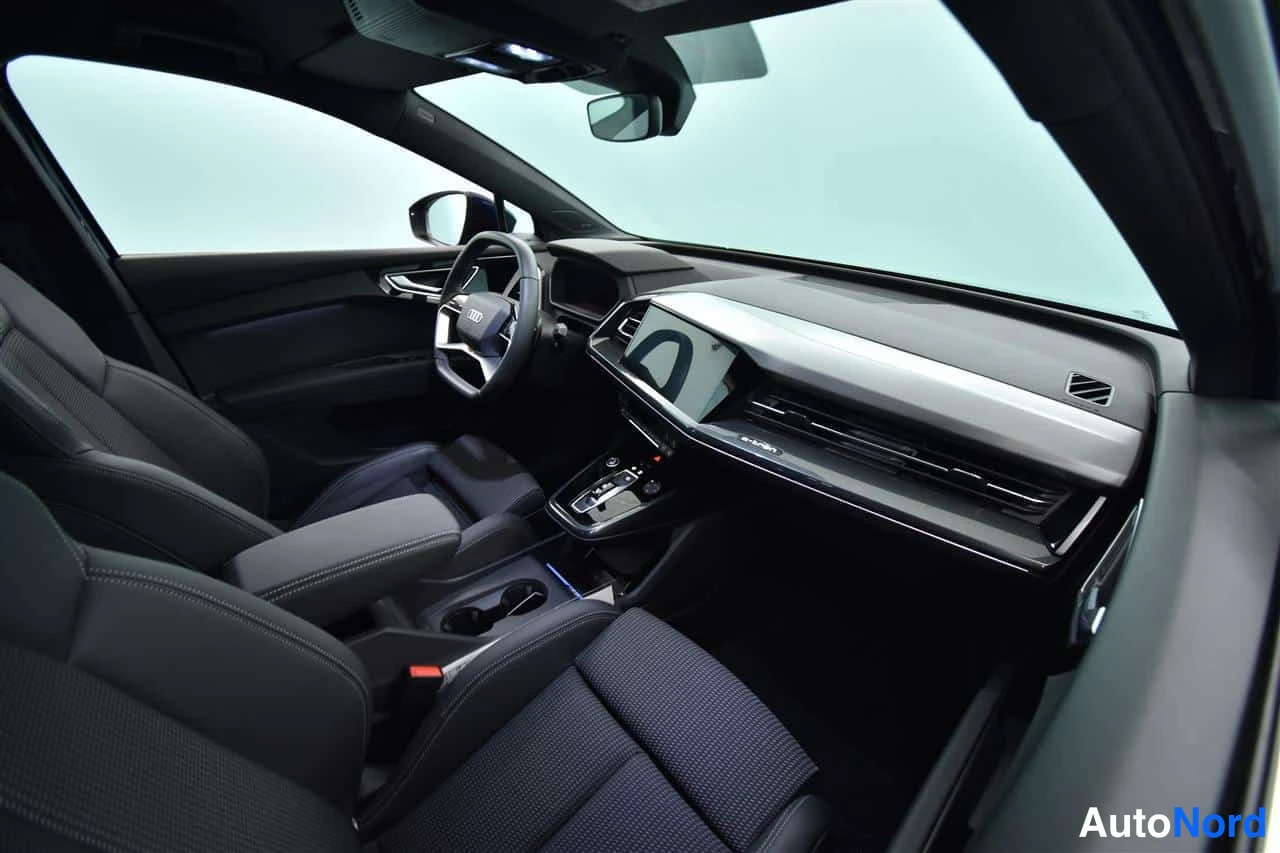 Sininen Audi Q4 e-tron 2024, ohjaamo, kuva 15