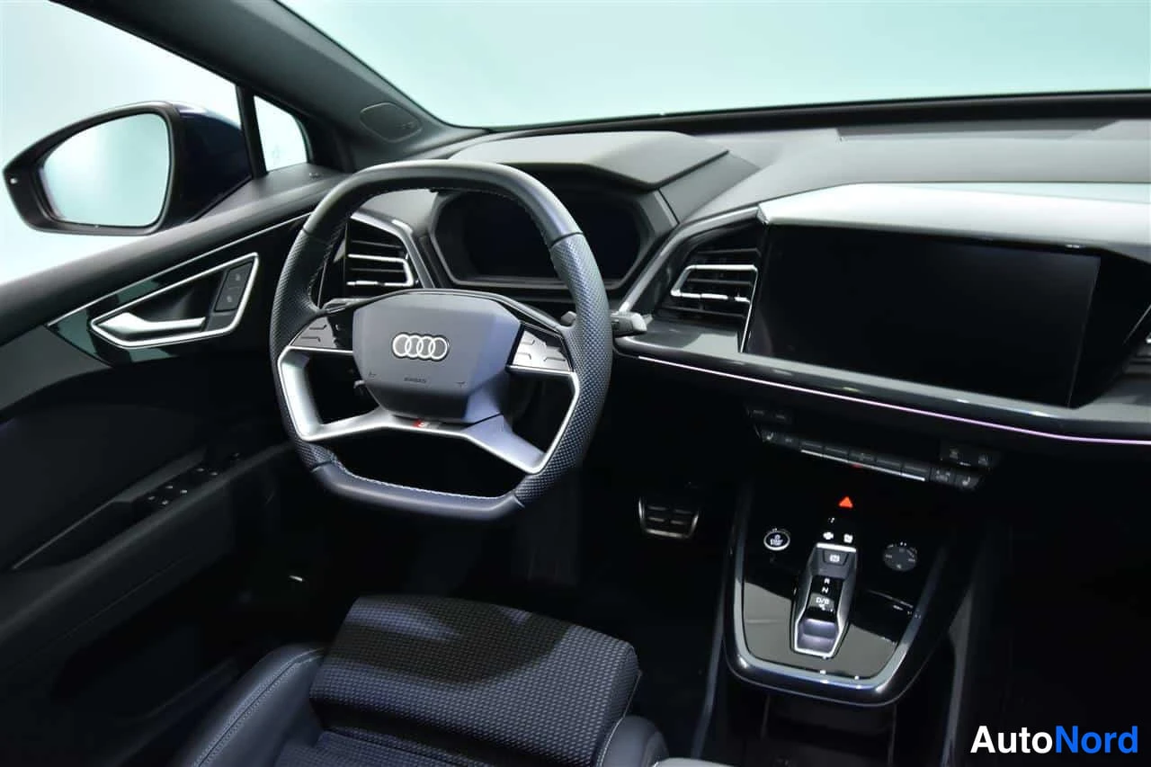 Sininen Audi Q4 e-tron 2024, ohjaamo, kuva 16