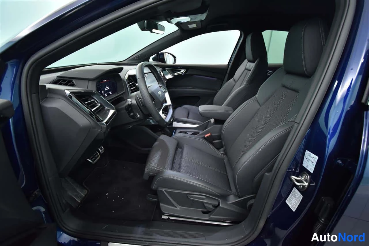 Sininen Audi Q4 e-tron 2024, etuistuimet, kuva 21