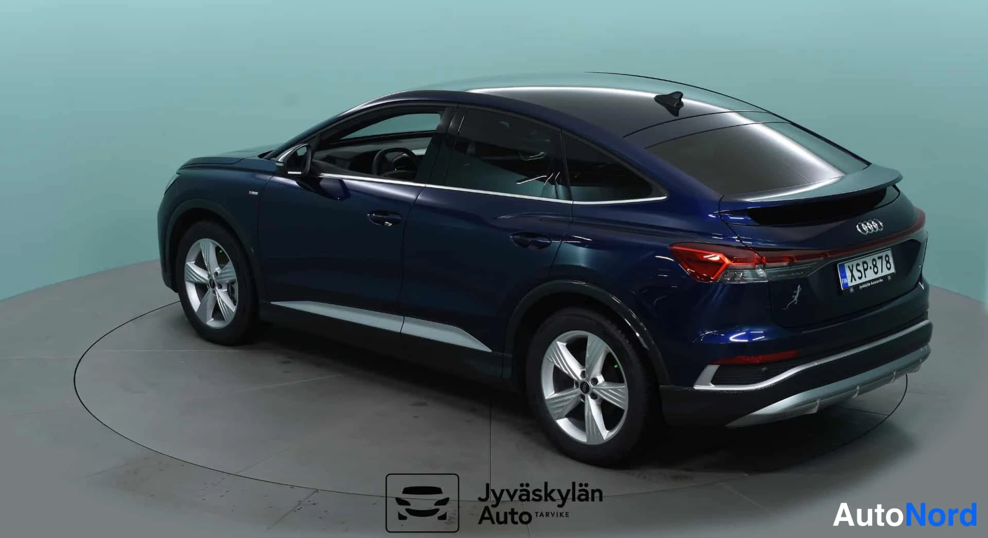Sininen Audi Q4 e-tron 2024, takaviisto, kuva 9