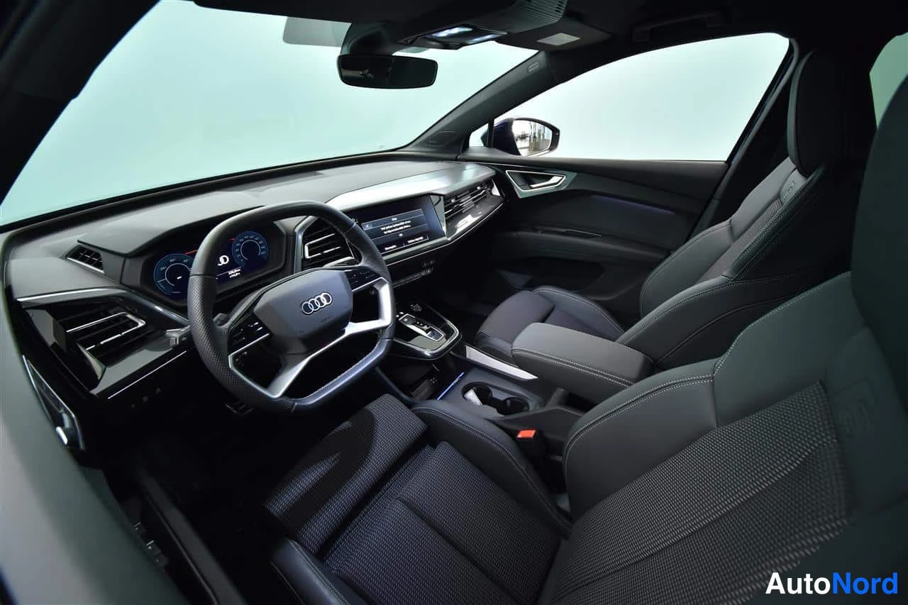 Sininen Audi Q4 e-tron 2024, ohjaamo, kuva 17