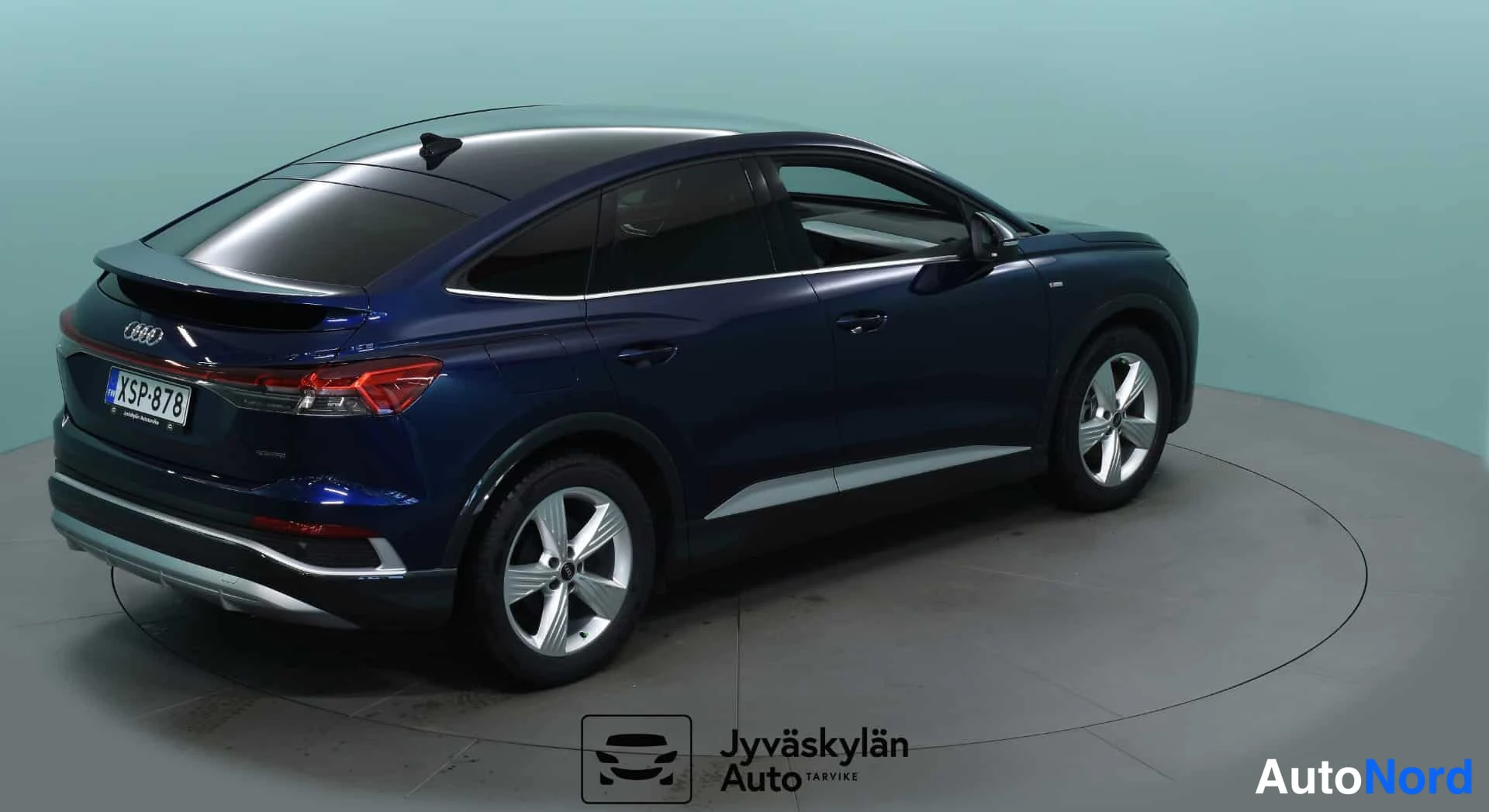 Sininen Audi Q4 e-tron 2024, takaviisto, kuva 10