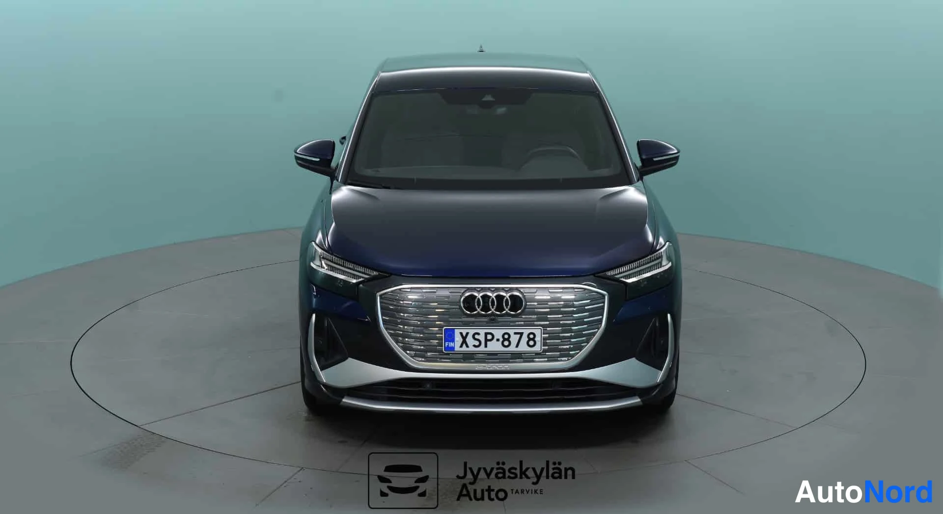 Sininen Audi Q4 e-tron 2024, edestä, kuva 5