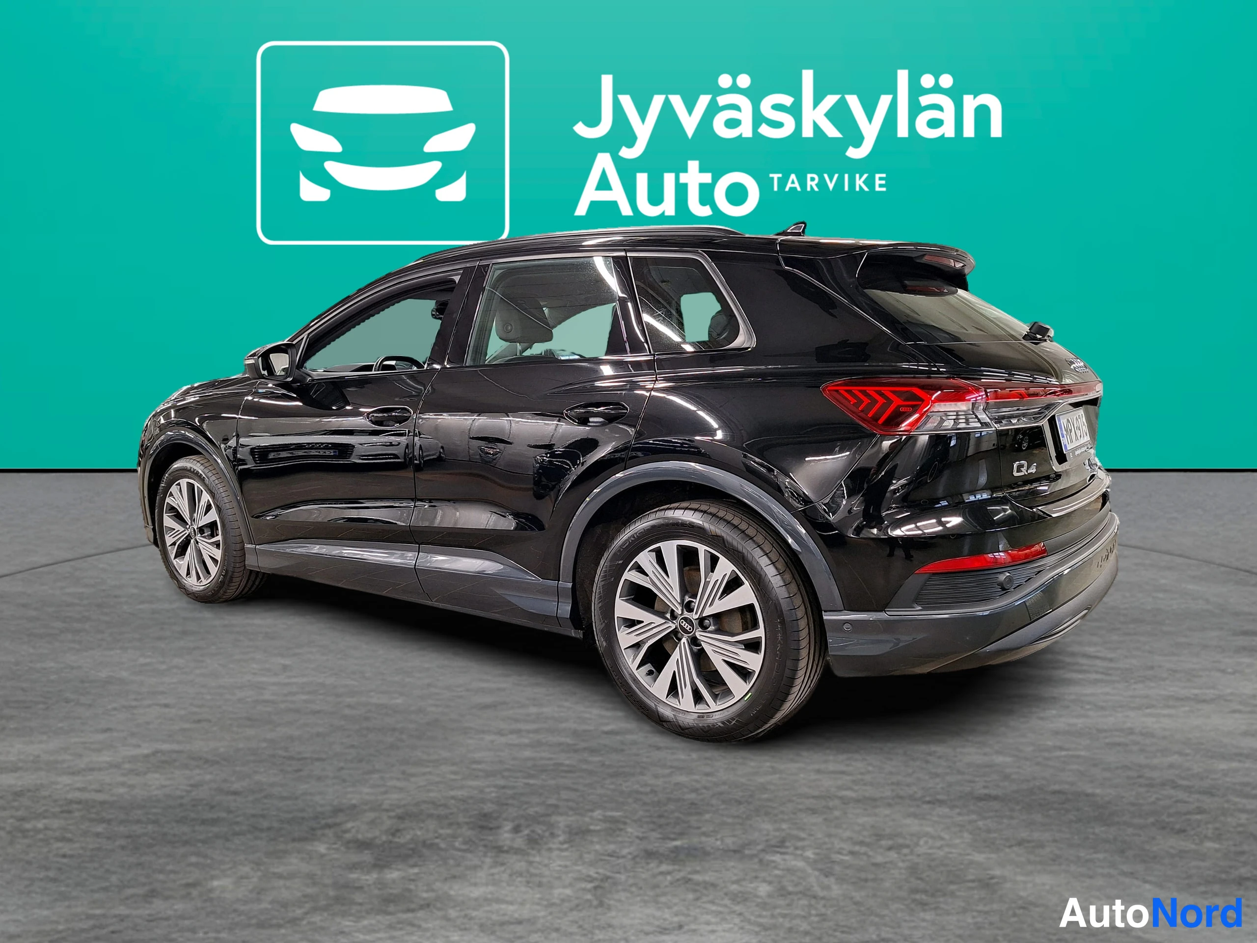 Musta Audi Q4 e-tron 2022, takaviisto, kuva 12