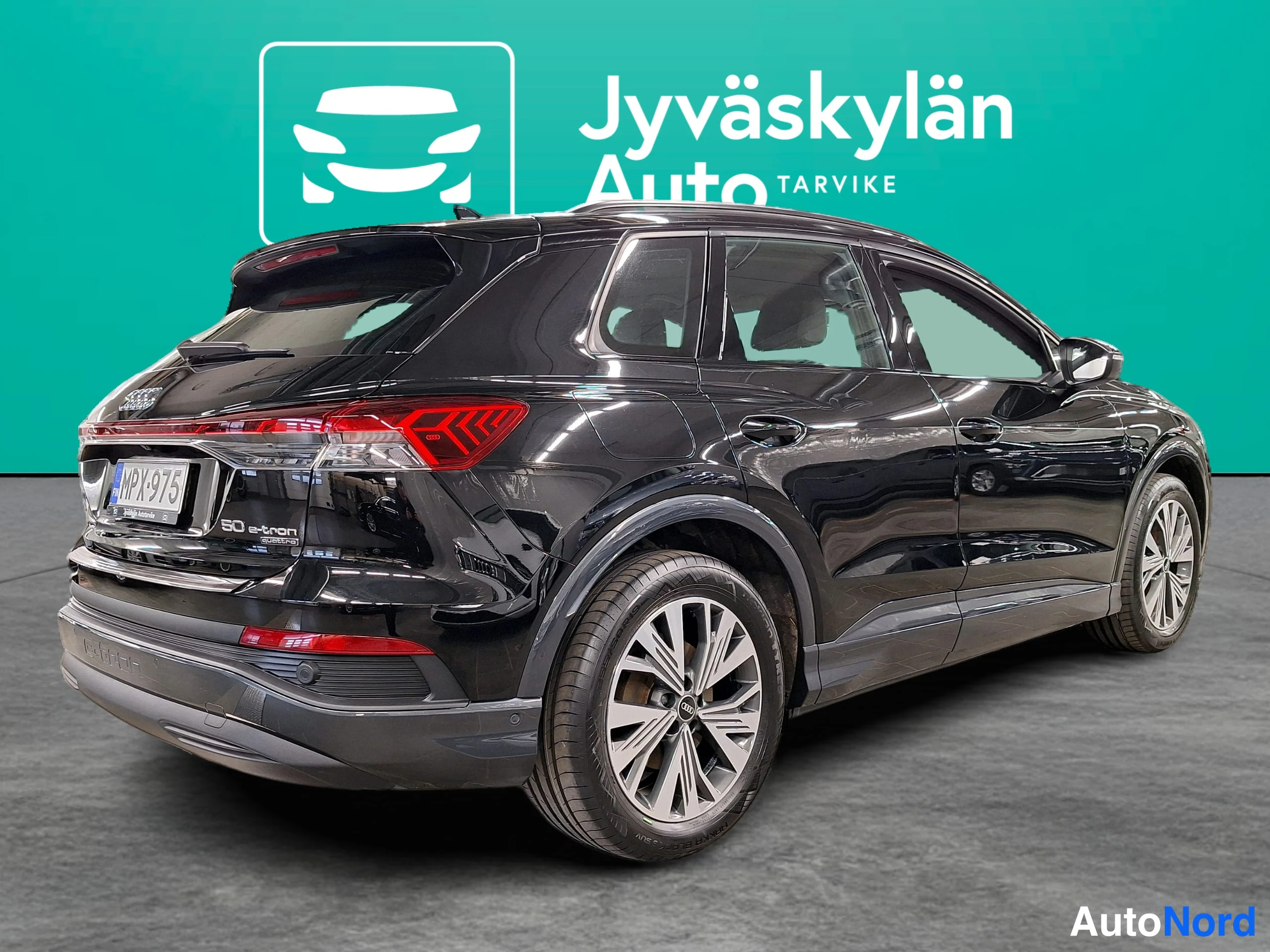 Musta Audi Q4 e-tron 2022, takaviisto, kuva 14