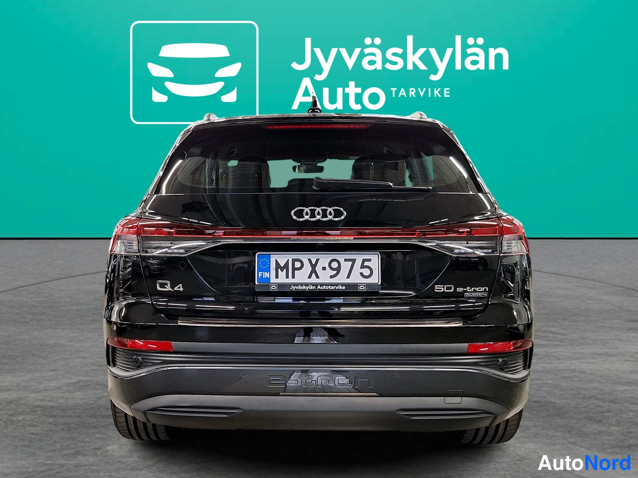 Musta Audi Q4 e-tron 2022, takaa, kuva 18