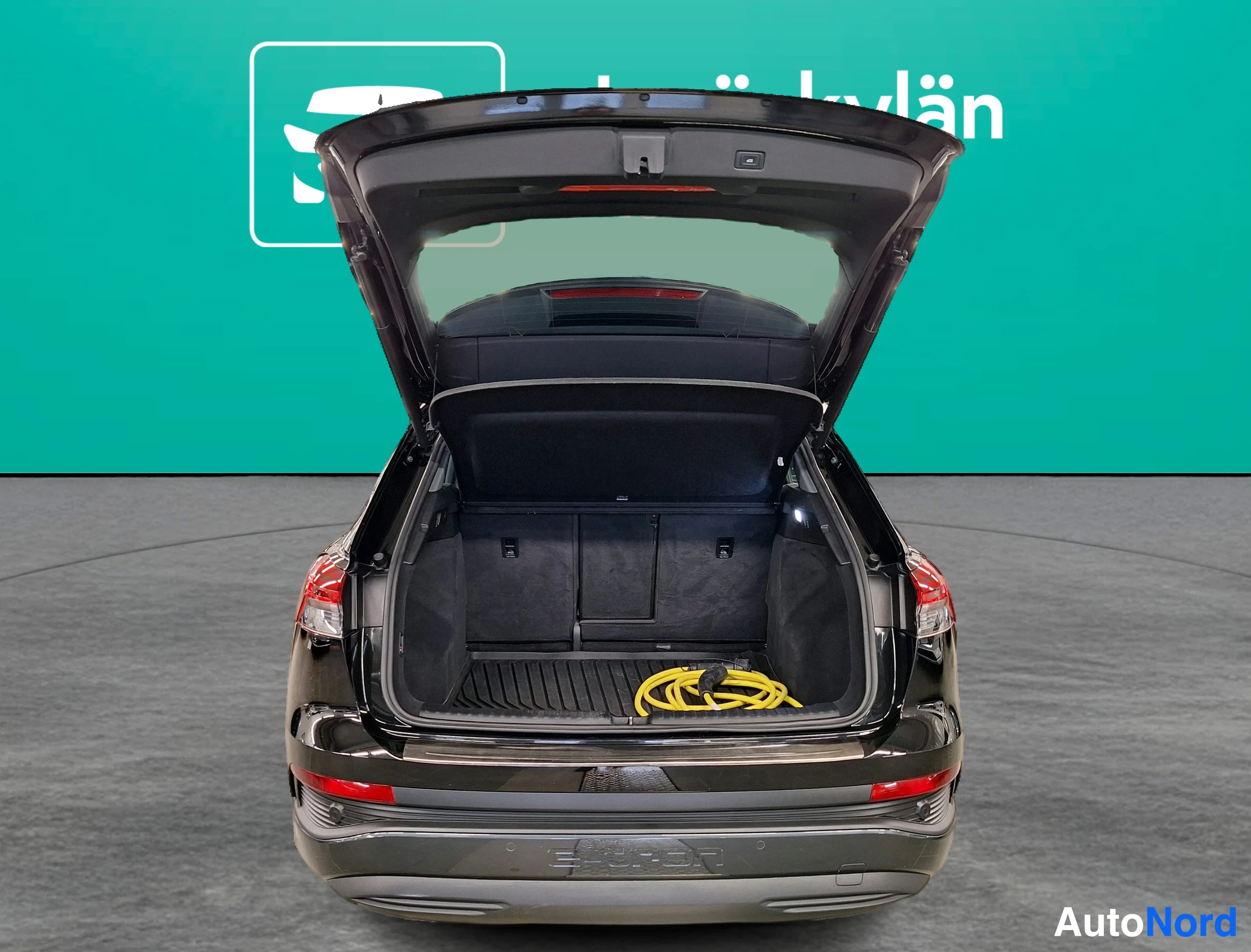 Musta Audi Q4 e-tron 2022, tavaratila, kuva 35