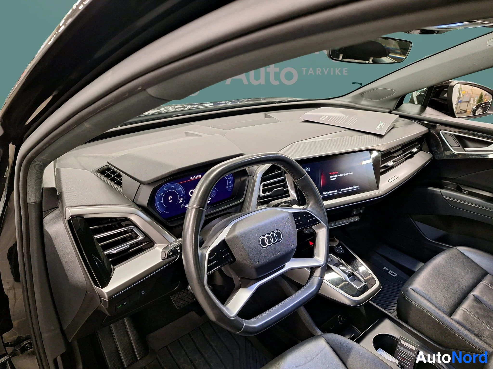Musta Audi Q4 e-tron 2022, ohjaamo, kuva 21