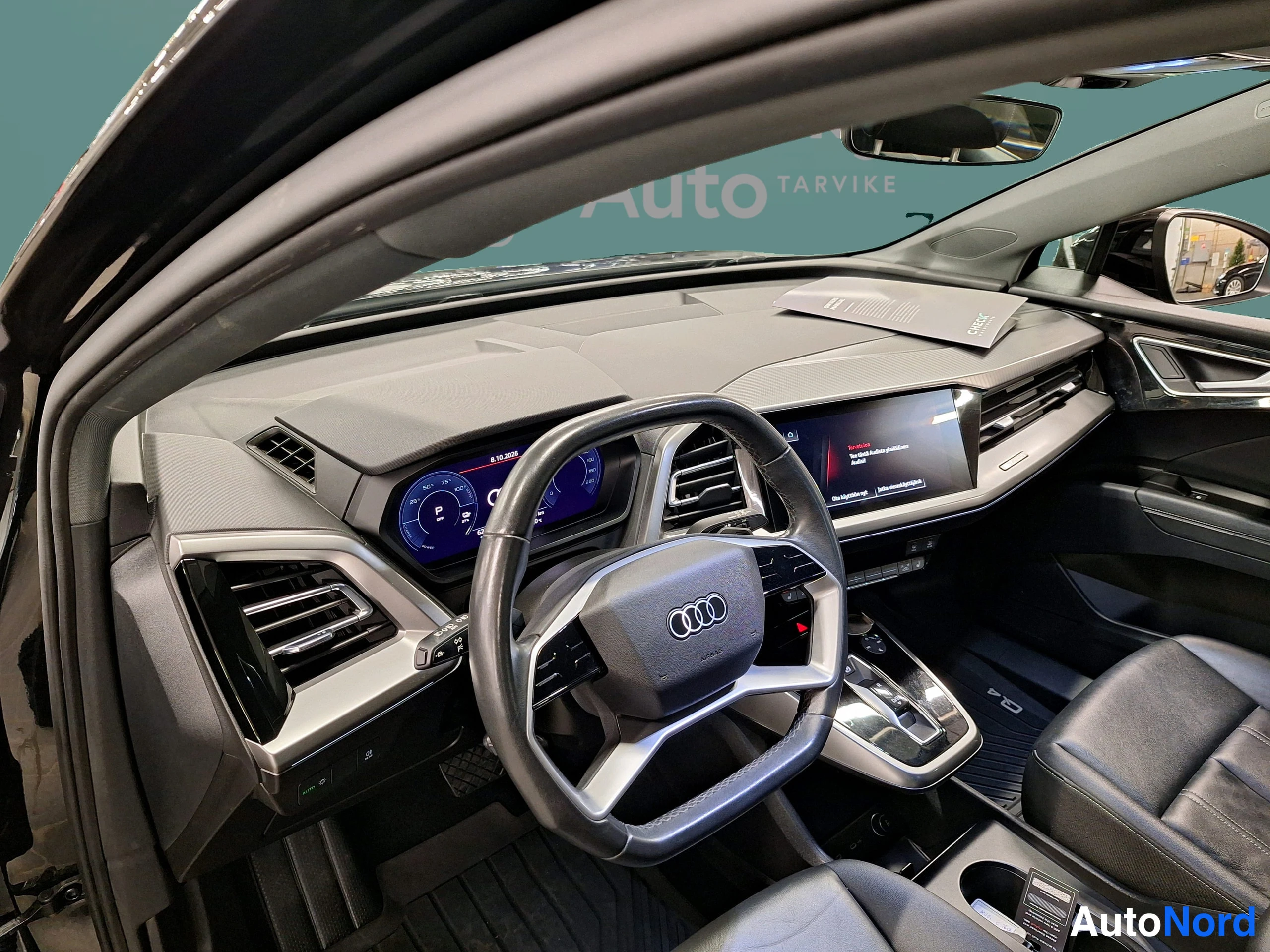 Musta Audi Q4 e-tron 2022, ohjaamo, kuva 22