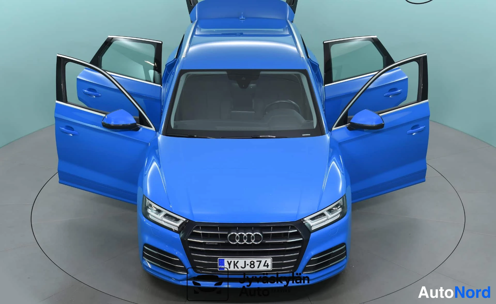 Sininen Audi Q5 2020, edestä, kuva 8