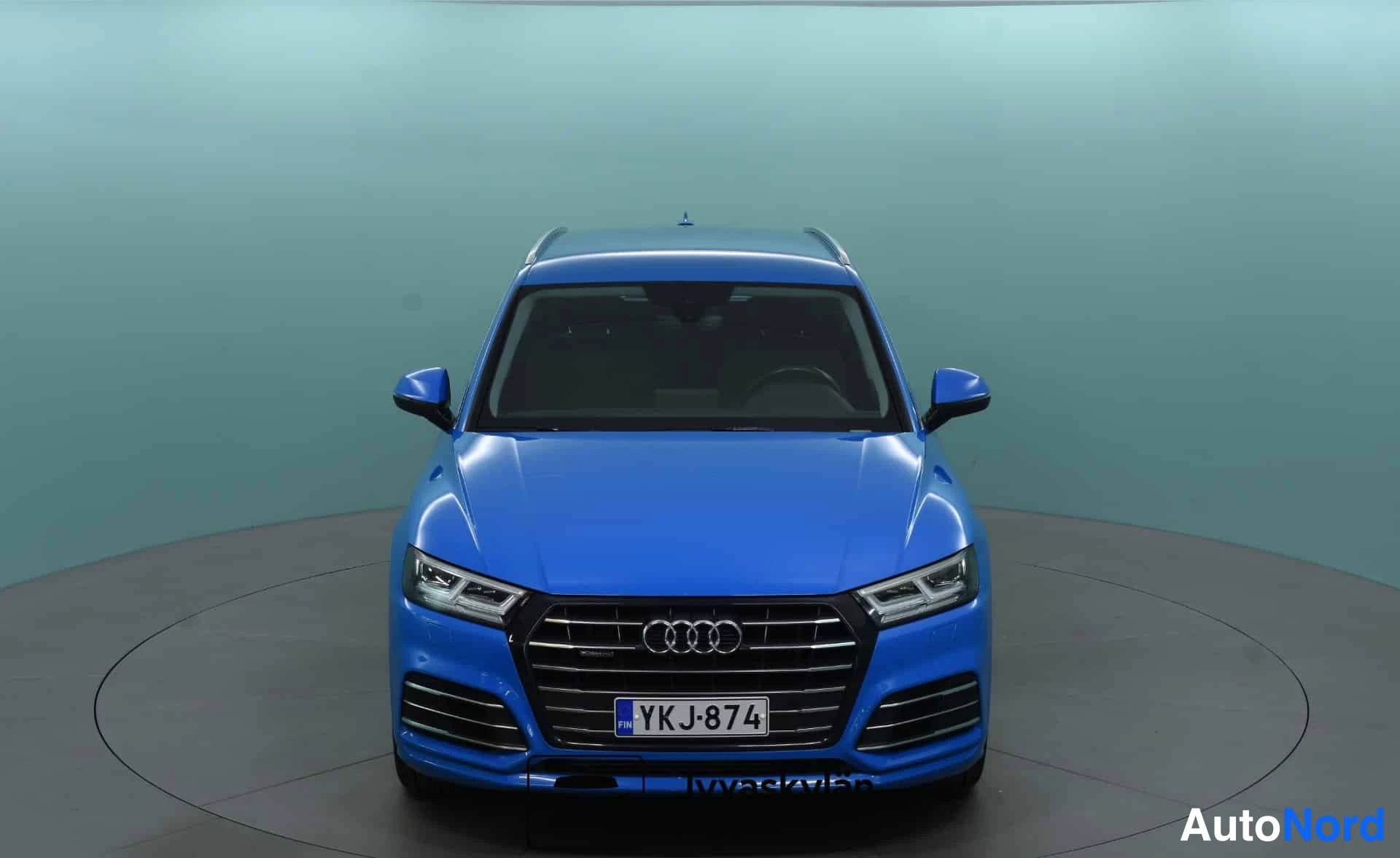Sininen Audi Q5 2020, edestä, kuva 7
