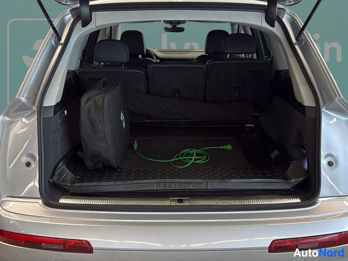 Hopea Audi Q7 2018, tavaratila, kuva 11