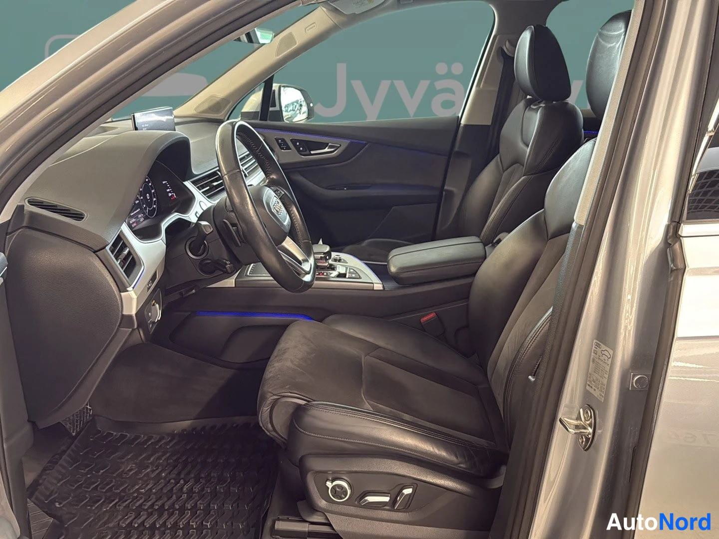 Hopea Audi Q7 2018, ohjaamo, kuva 7