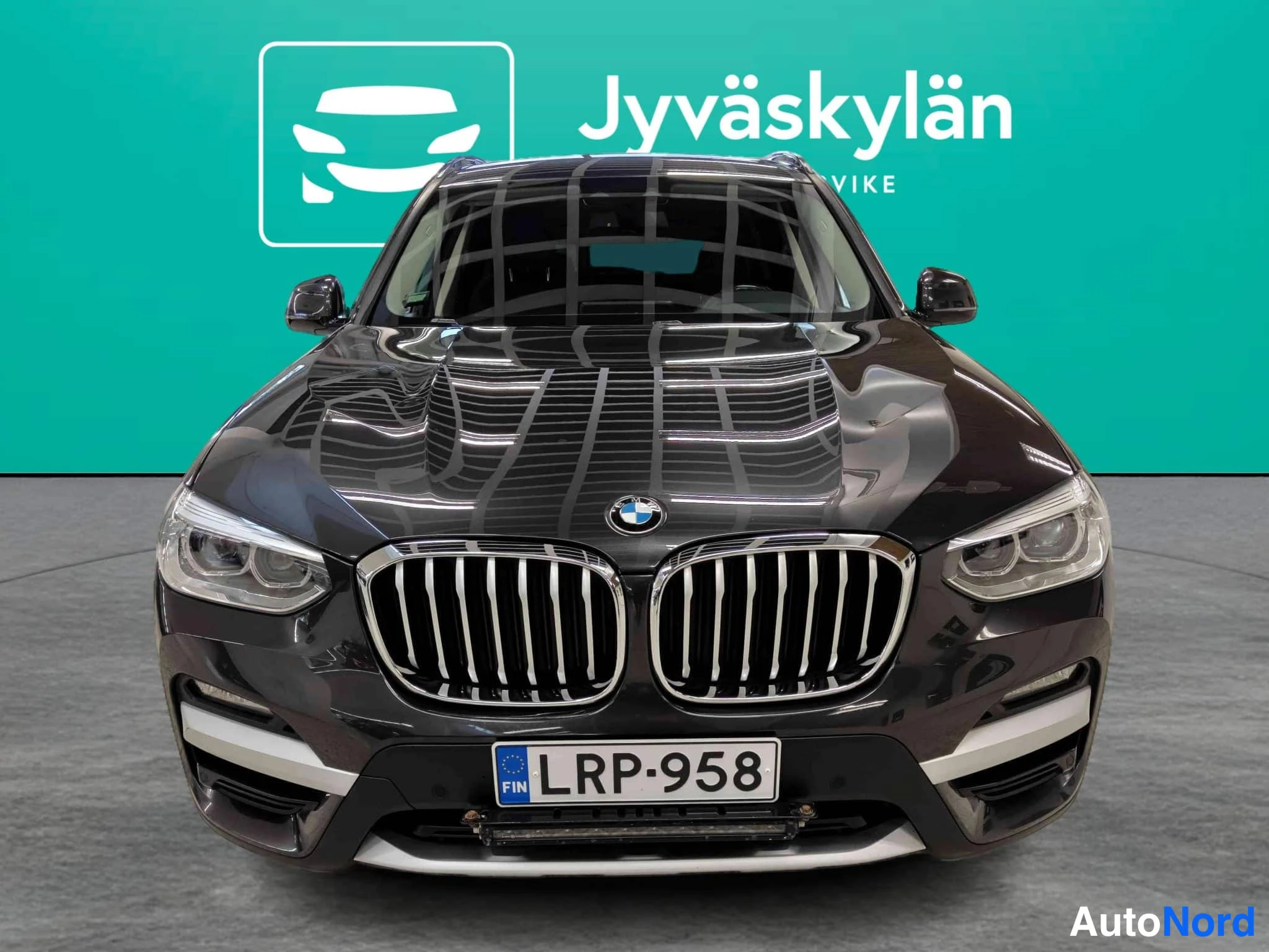 Harmaa BMW X3 2020, edestä, kuva 5