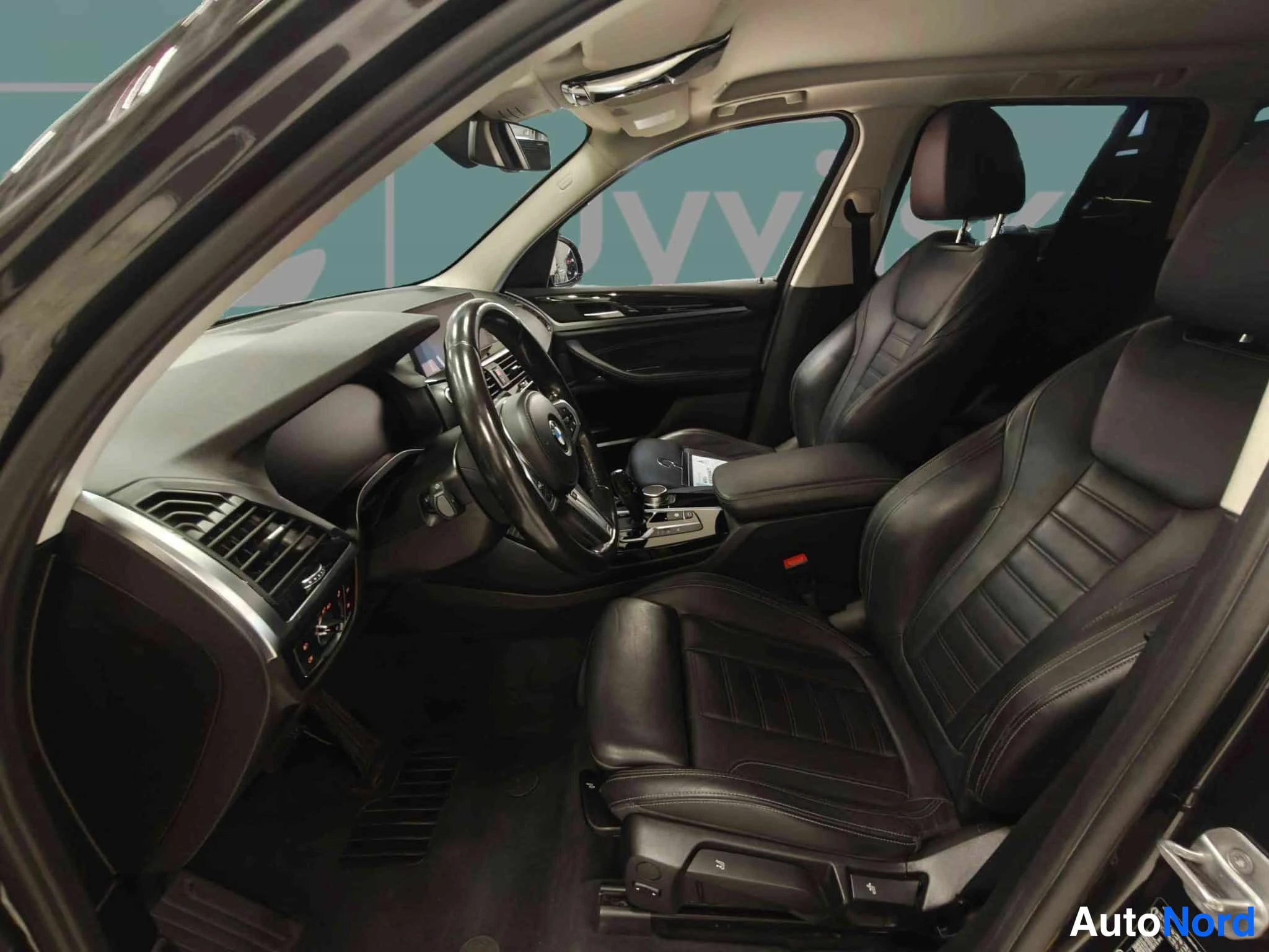 Harmaa BMW X3 2020, ohjaamo, kuva 24