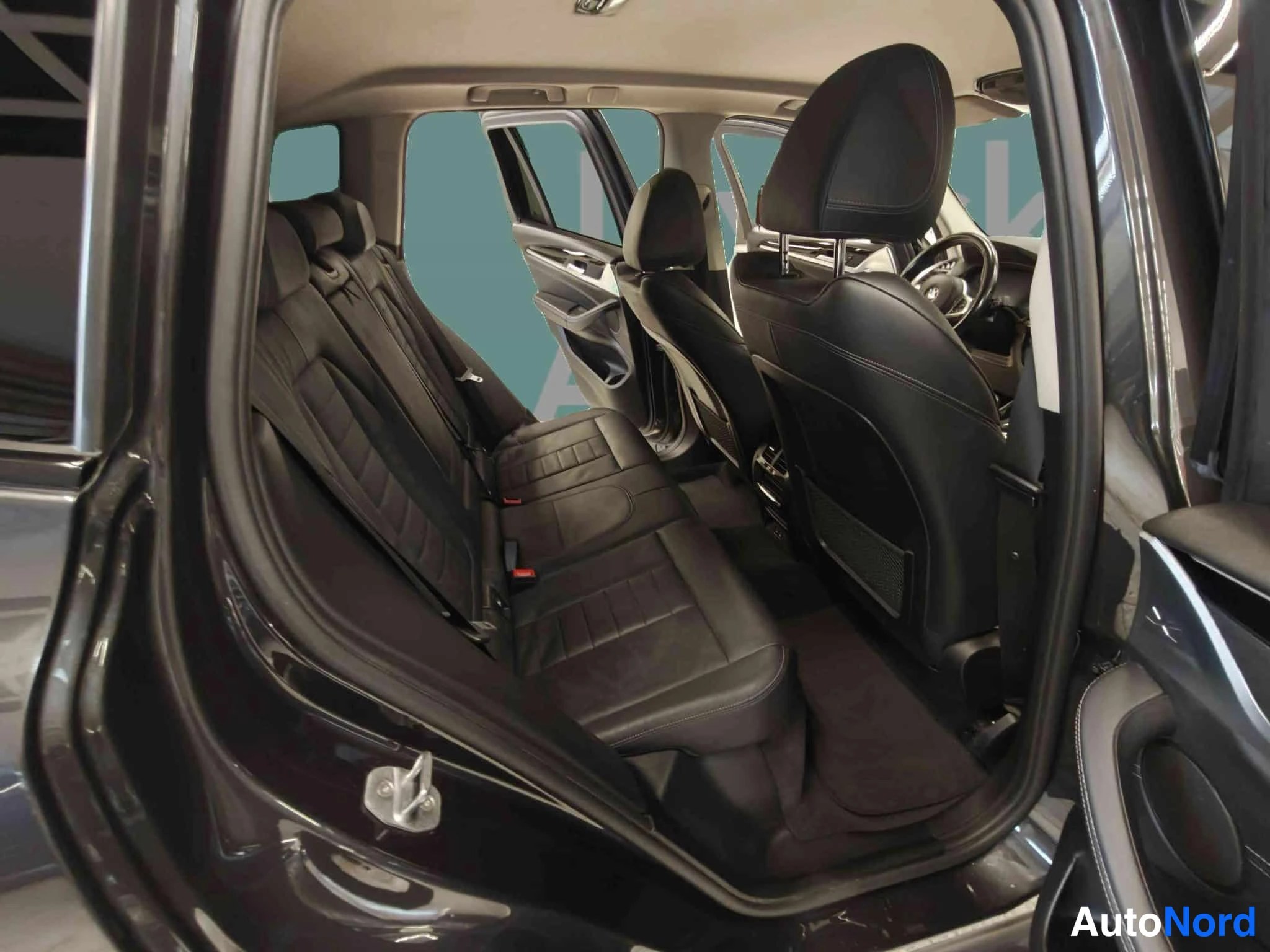 Harmaa BMW X3 2020, takaistuimet, kuva 25