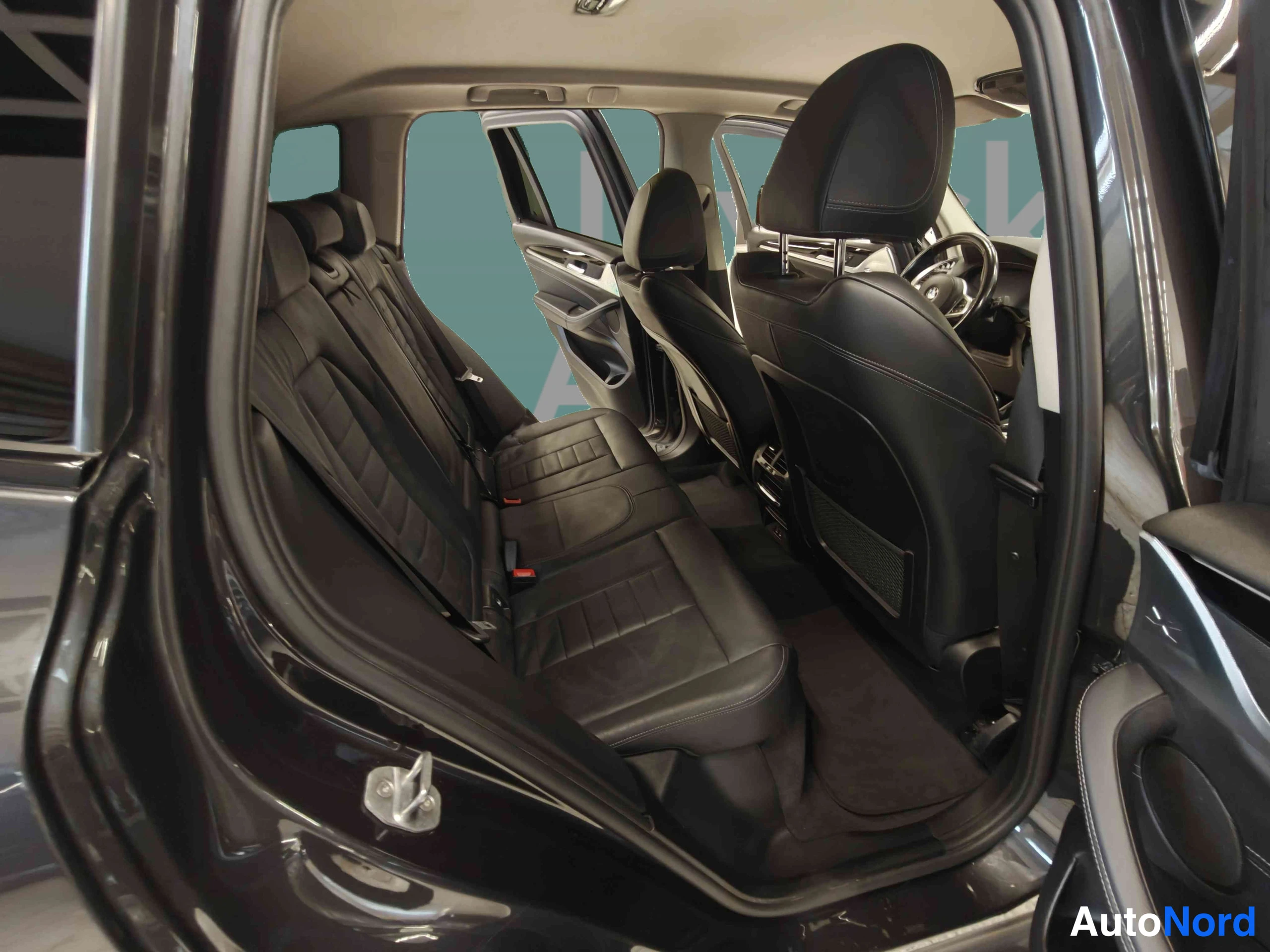 Harmaa BMW X3 2020, takaistuimet, kuva 26